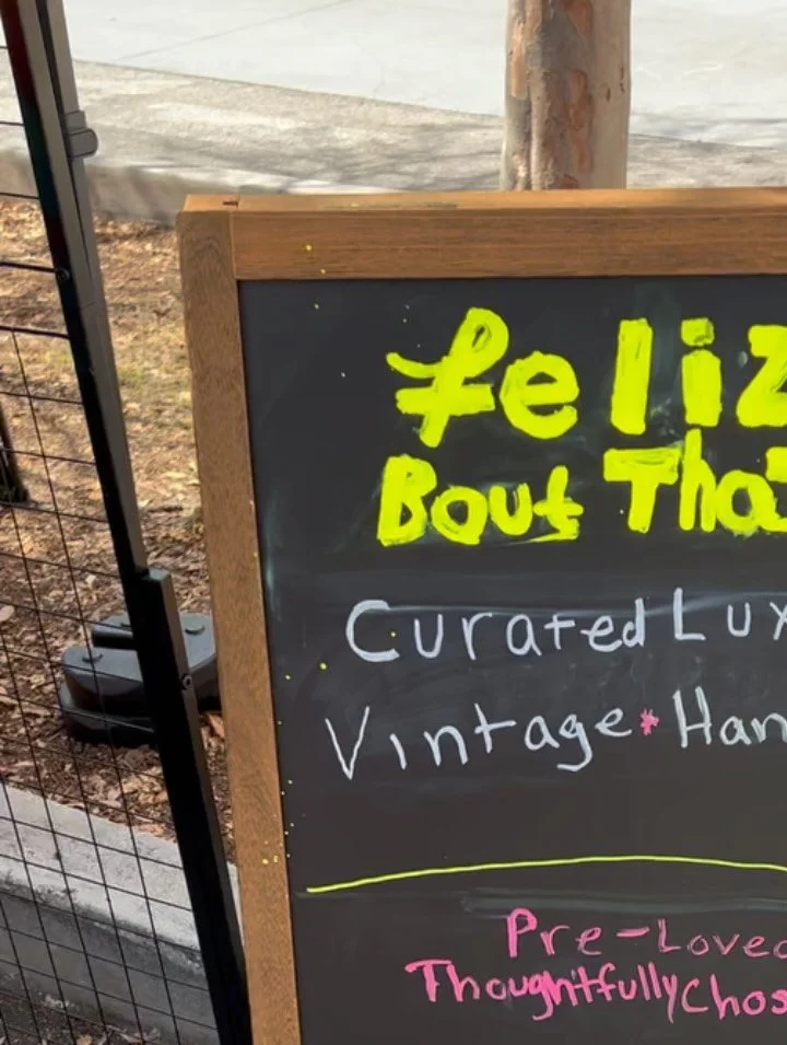 Photo dump from this weekend&rsquo;s market! Despite the gusting wind, I watched a bonsai tree making class, met a lot of lovely dogs and their humans, and got to show off beautiful one of a kind pieces for the community to see! 

#vintagevibes #prel