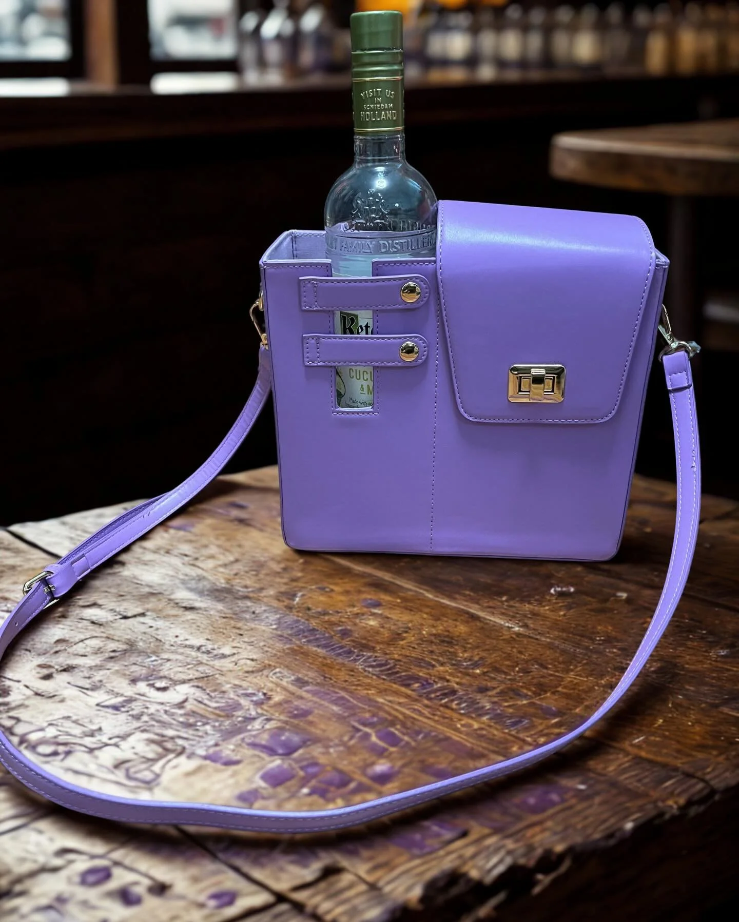 Guys&hellip;I think I just found the perfect handbag for BYOB 🍸💜
Because why carry a bottle&hellip;when your bag is the moment?
Meet your new happy hour essential&mdash;equal parts chic and a little bit rebellious.
Catch me at my Happy Hour show to