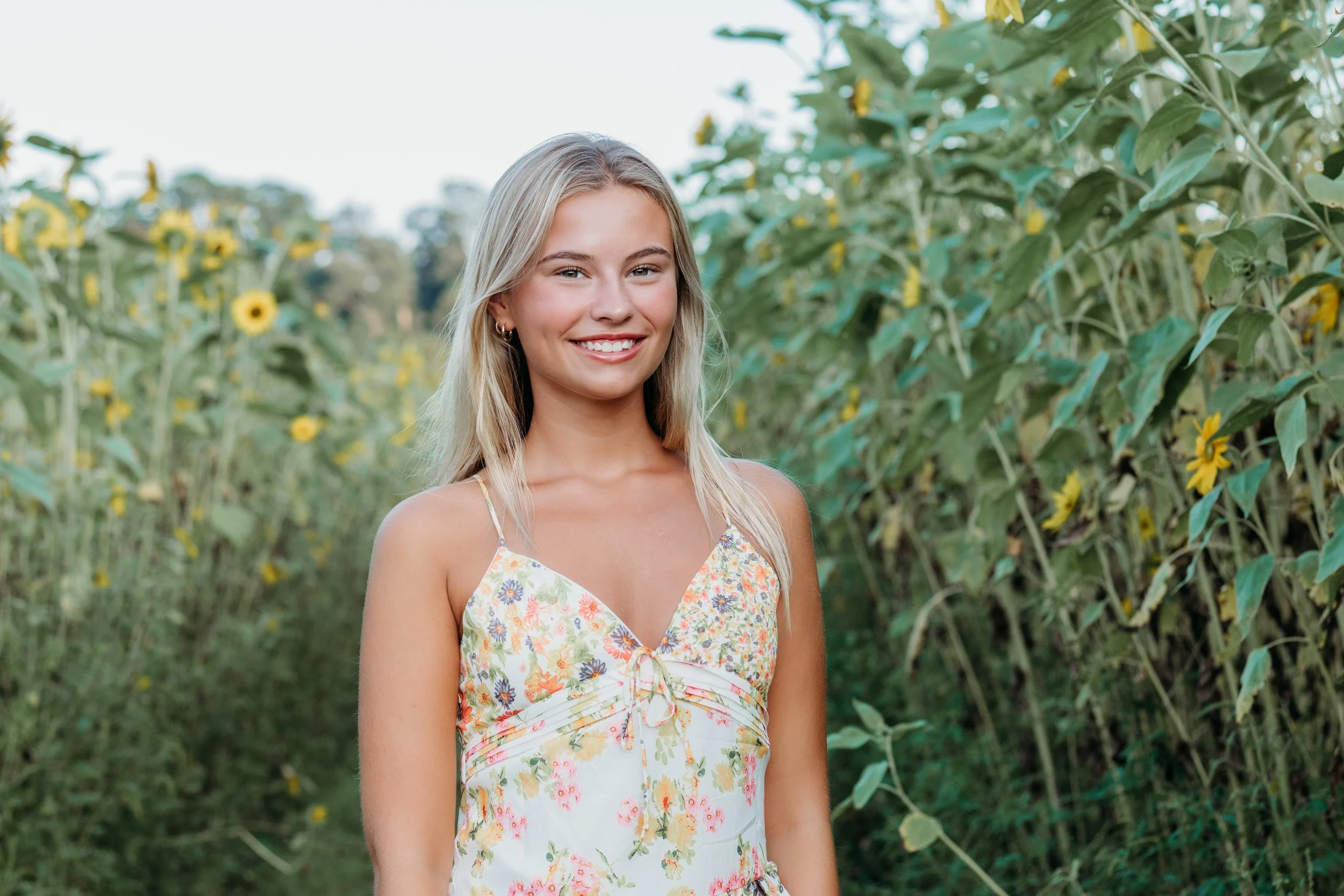 maryland-senior-photographer-sunflower-garden-westminster-carroll-county-6.jpg