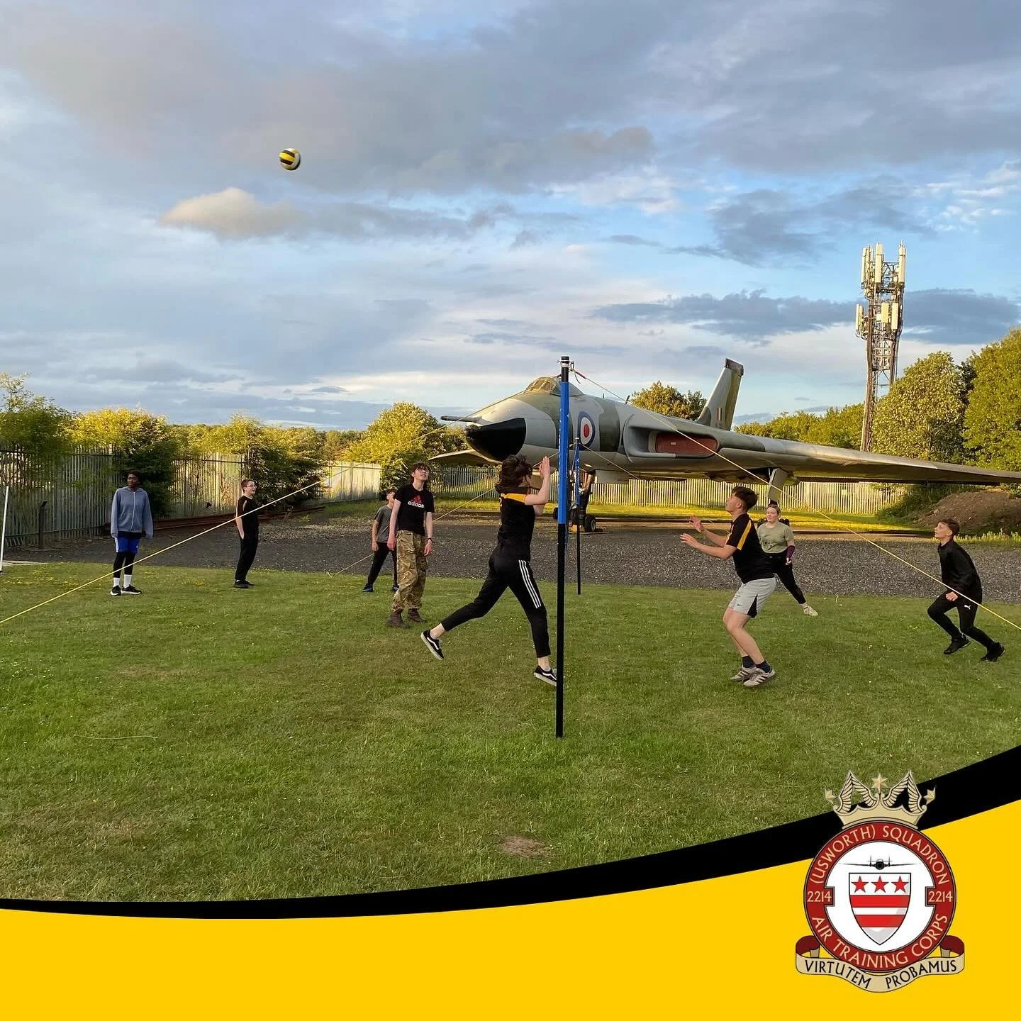 🏐 VOLLEYBALL AND VULCANS ✈️
Only at 2214 would you get to experience playing sports in front of RAF aircraft…
On Thursday, our new Sports IC SGT Watson led a volleyball session at the North East Land, Sea and Air Museum, taking our cadets t