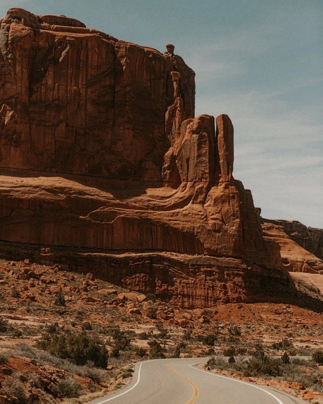 In short: don&rsquo;t carve on the damn rocks. 🏜️

Arches National Park | Moab | How To Travel Respectfully | Leave No Trace | National Parks | USA | Utah | Travel Tips | Utah Photographer | Nikon Photographer