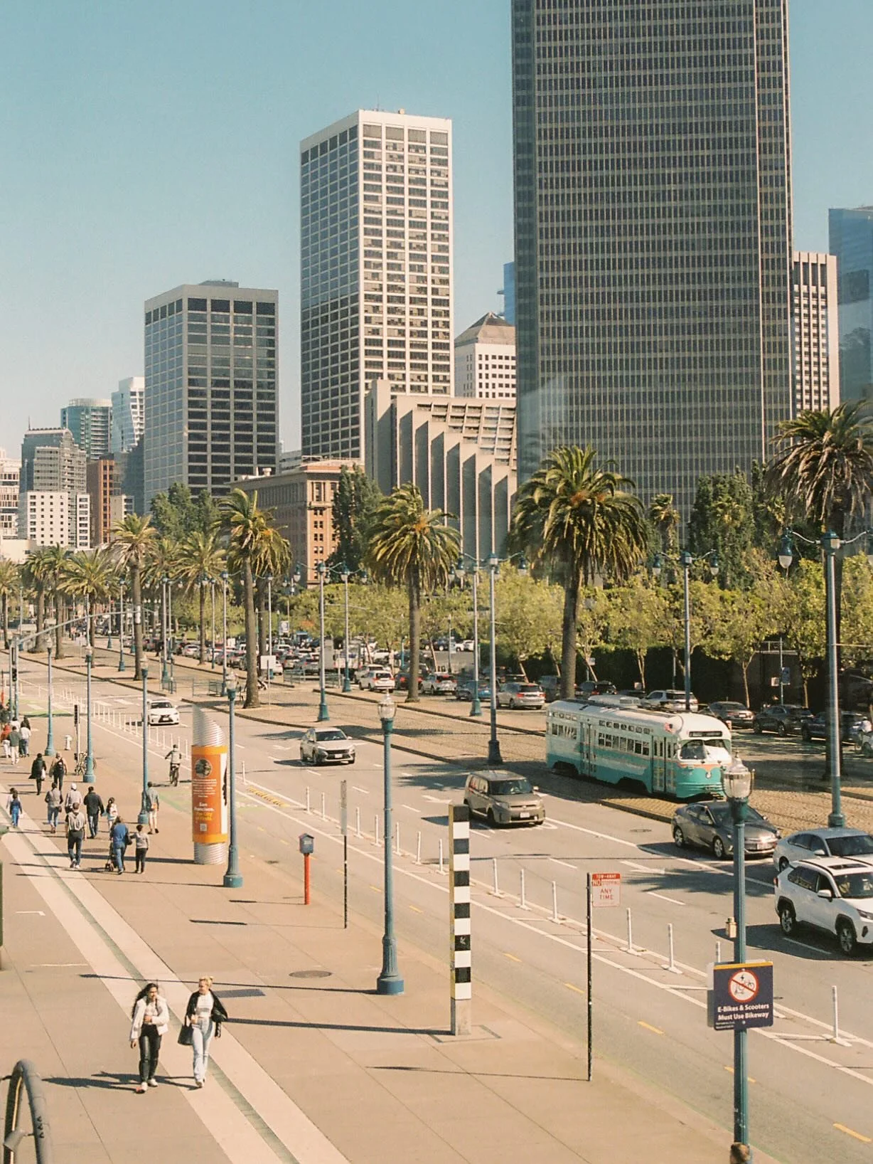 San Francisco on 35mm 🎞️

very much manifesting 70s &amp; sun in New England asap