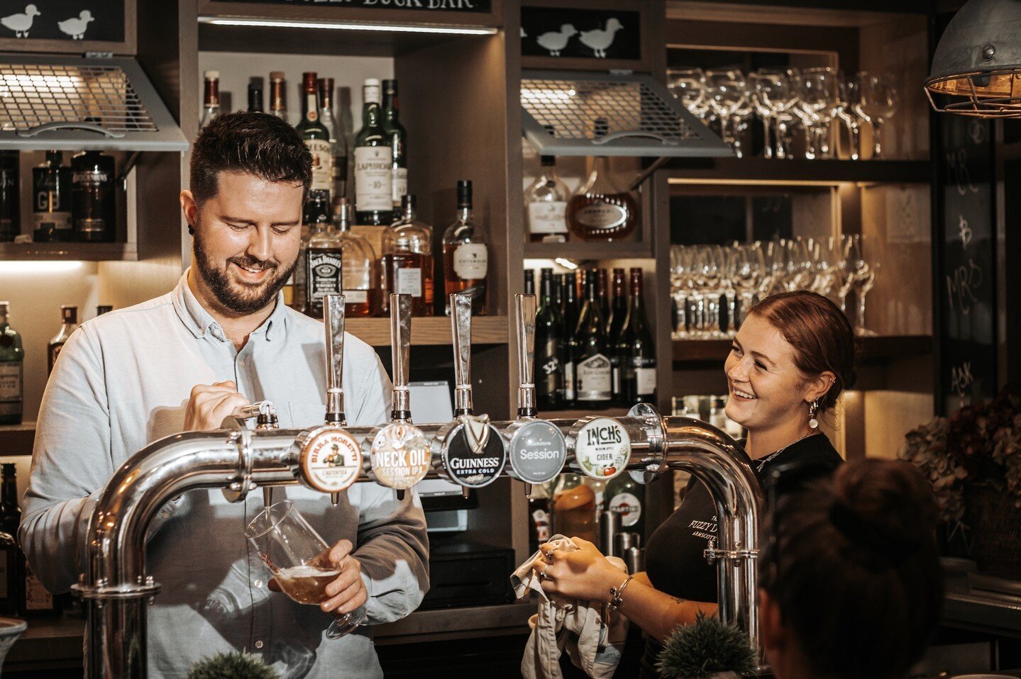 Sunshine and smiles this Easter Saturday! 🌞🐣 Hop on over for an egg-stra special day - we've got the cheer, the beers, and all the Easter fun you need! 🦆🍻 #EasterAtTheFuzzyDuck #SunnySaturdays #SpringVibes