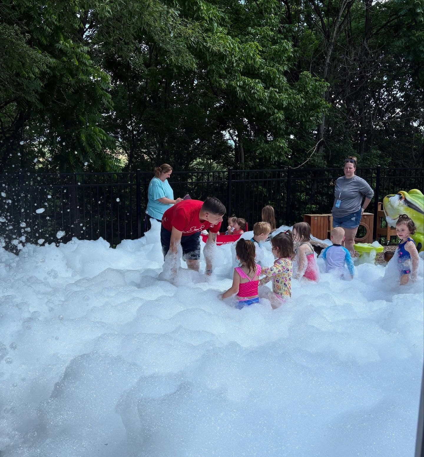 Willy Woo Woo&rsquo;s foamtastic FOAM PARTY!!! Book us this summer with your own foam party to join in on the fun!🎉 #willywoowoo #party #foamparty #foamdaddy