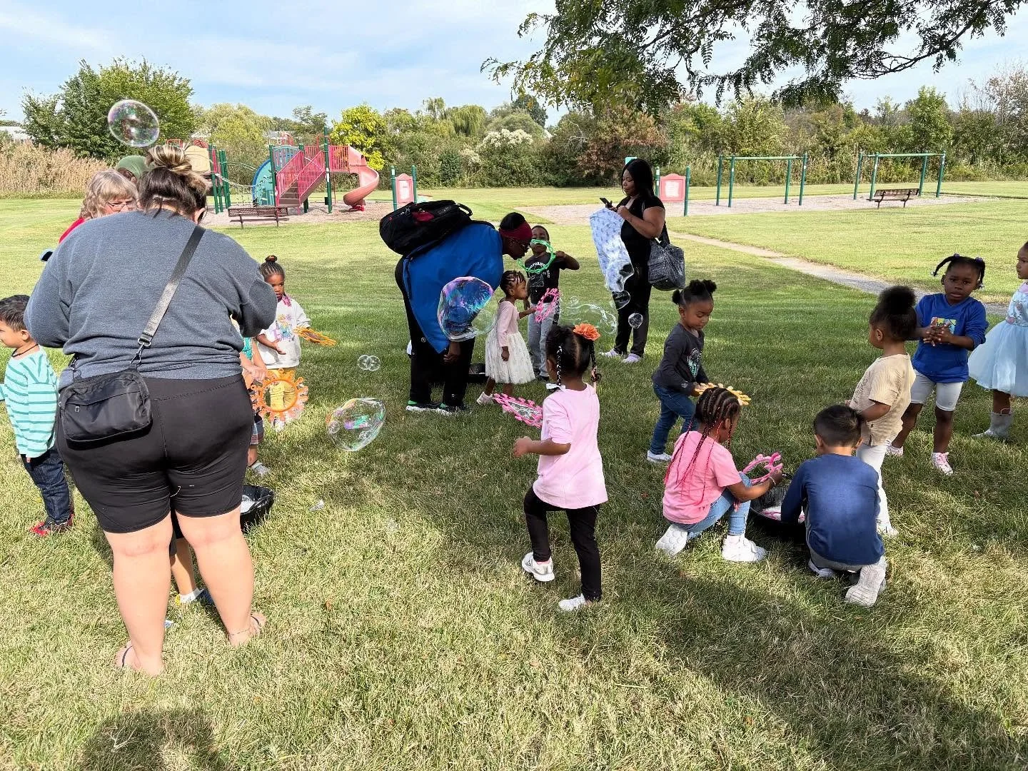 What a lovely pumpkin patch! Who knew learning about a day on the farm would be so much fun! #willywoowoo #fallfun🍁 #bubbles