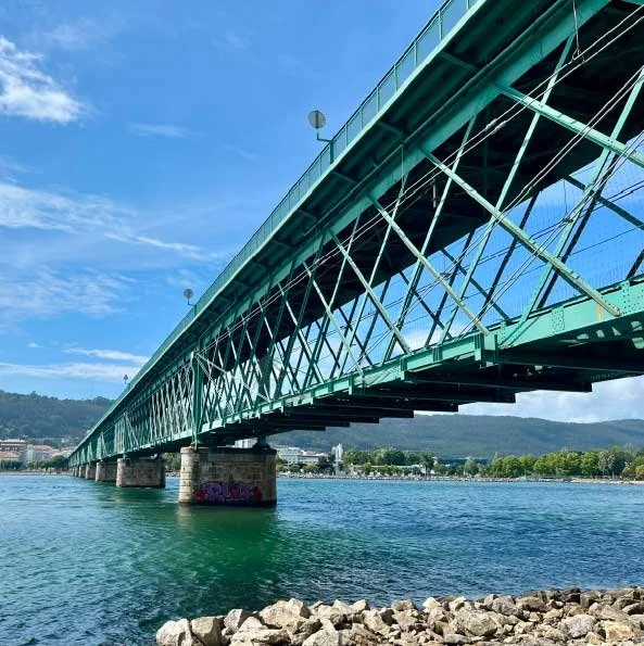 Inspección de puentes mediante el uso drones y monitoreo de puentes con instrumentación instalada: experiencia vivida en el Laboratorio Nacional de Ingeniería Civil de Lisboa, Portugal