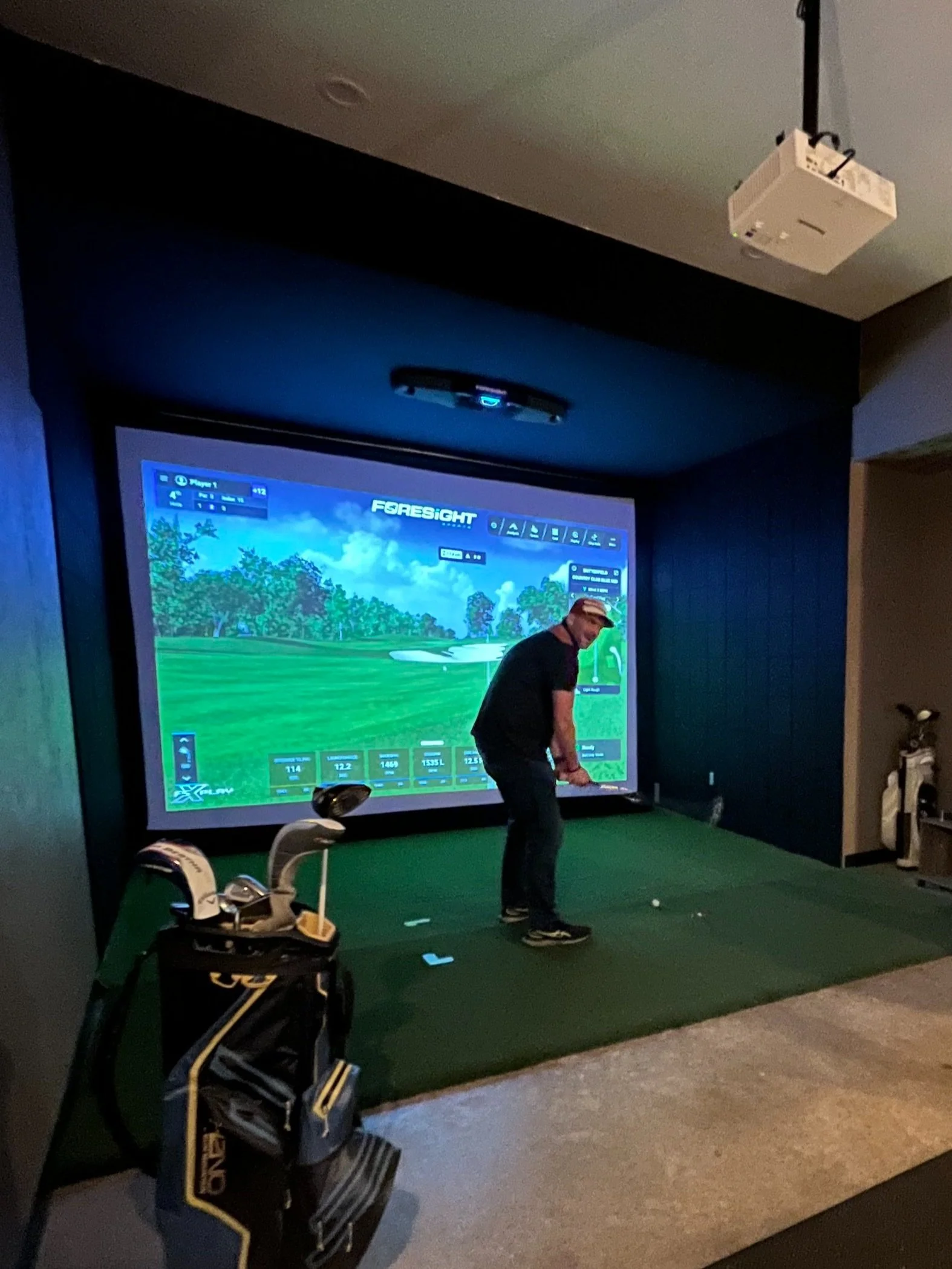Indoor Golf Simulator, Virtual Reality, Foresight Falcon, Eugene, Restaurant, Beer Hall, Golf Suite