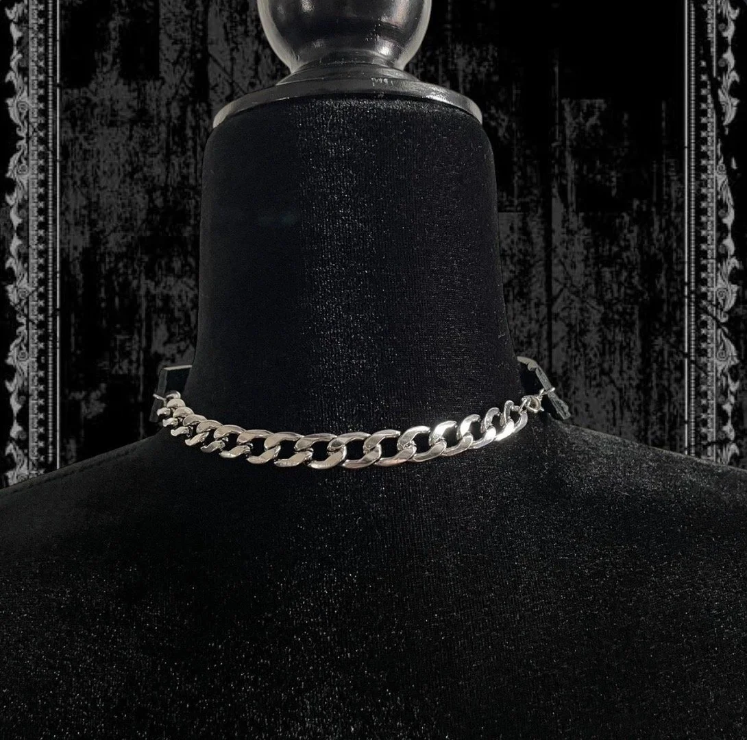Skull Knife Choker 2.jpg