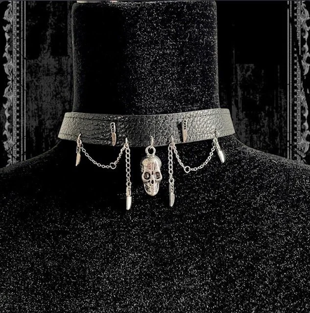 Skull Knife Choker