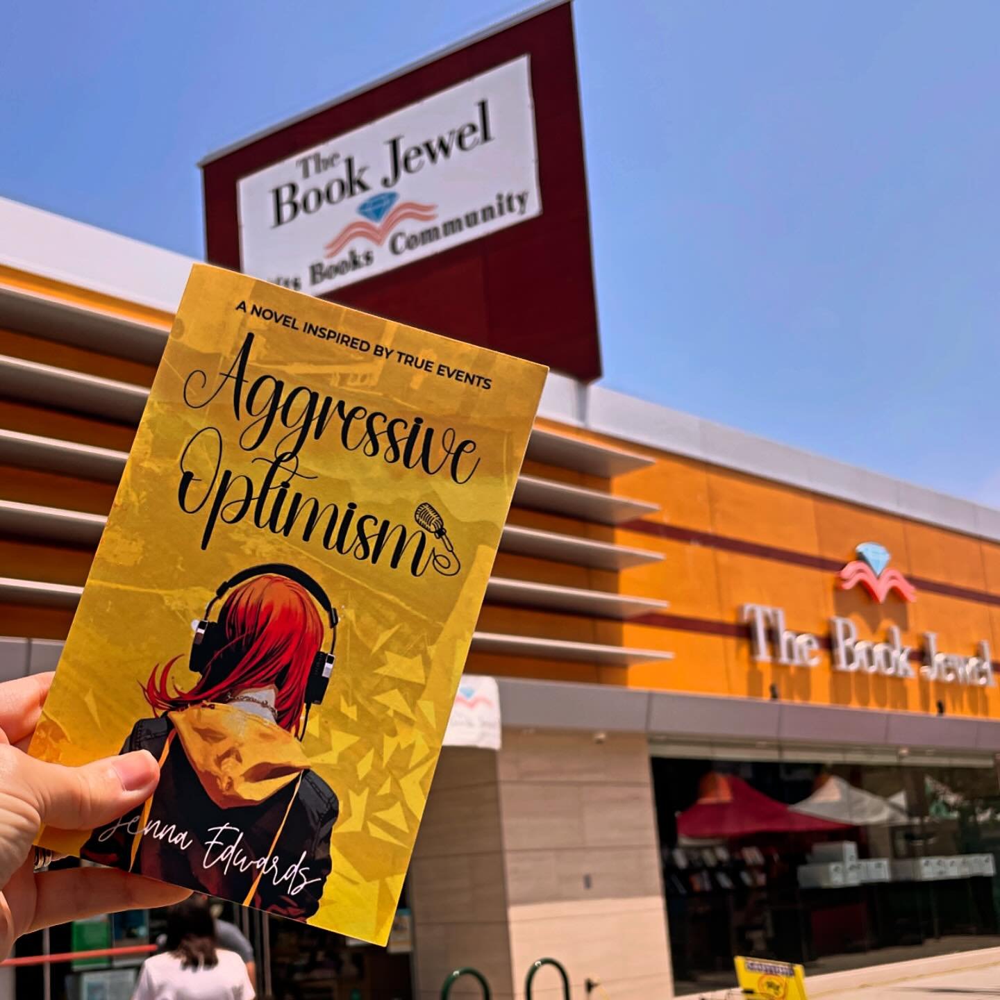 calling all #losangeles Rebels! ✨💛✨ my book is now at @thebookjewel in Westchester near #LAX - in preparation for my #authorsigning on June 1st. 

Go grab your copy and come to the event so I can say hi and sign it 😊😊😊 and share with your friends