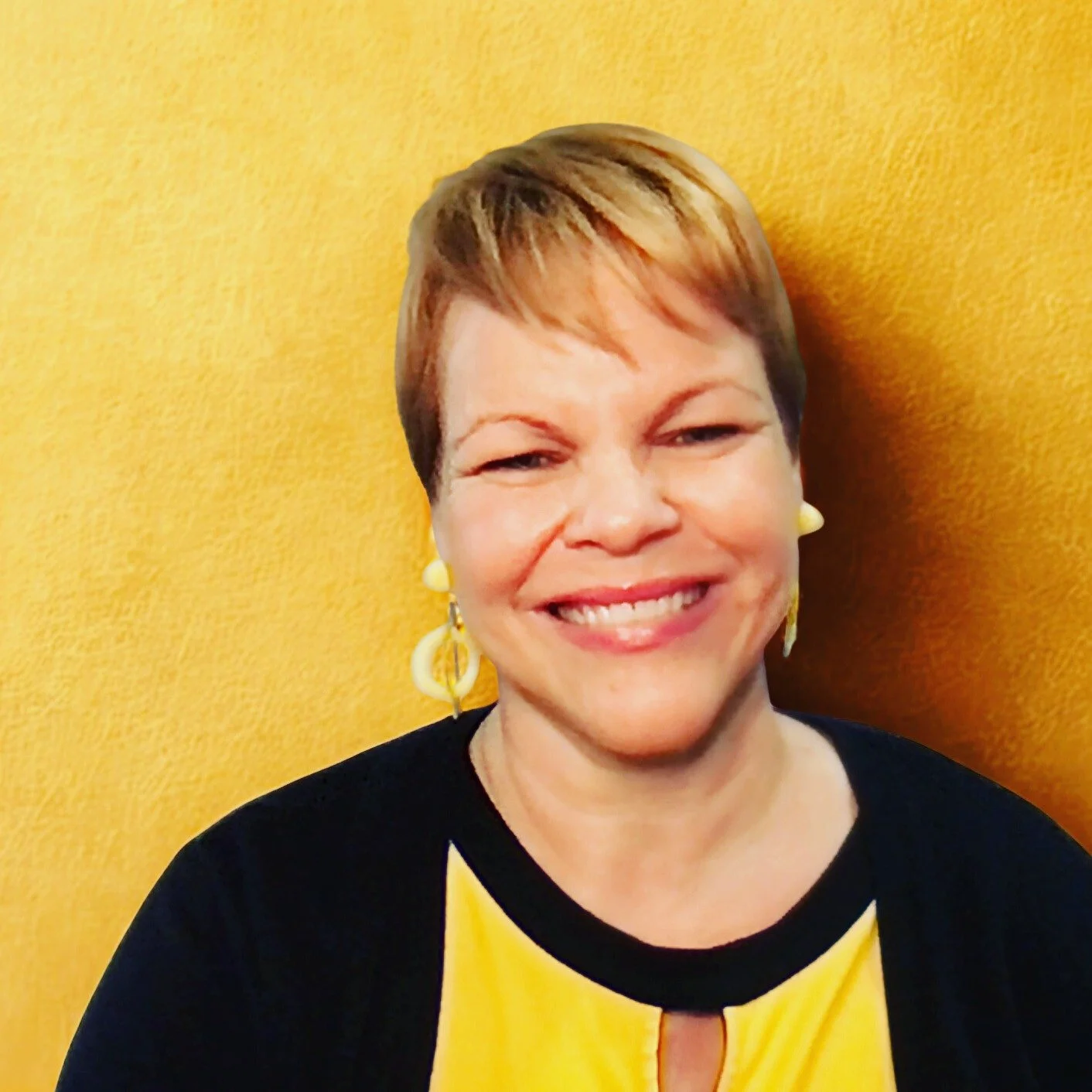 After over two decades of supporting creative projects—from indie films to bestselling books to global marketing campaigns—I finally went all in.
🎬 I’ve produced projects for filmmakers.
📚 Helped authors hit the bestseller list.