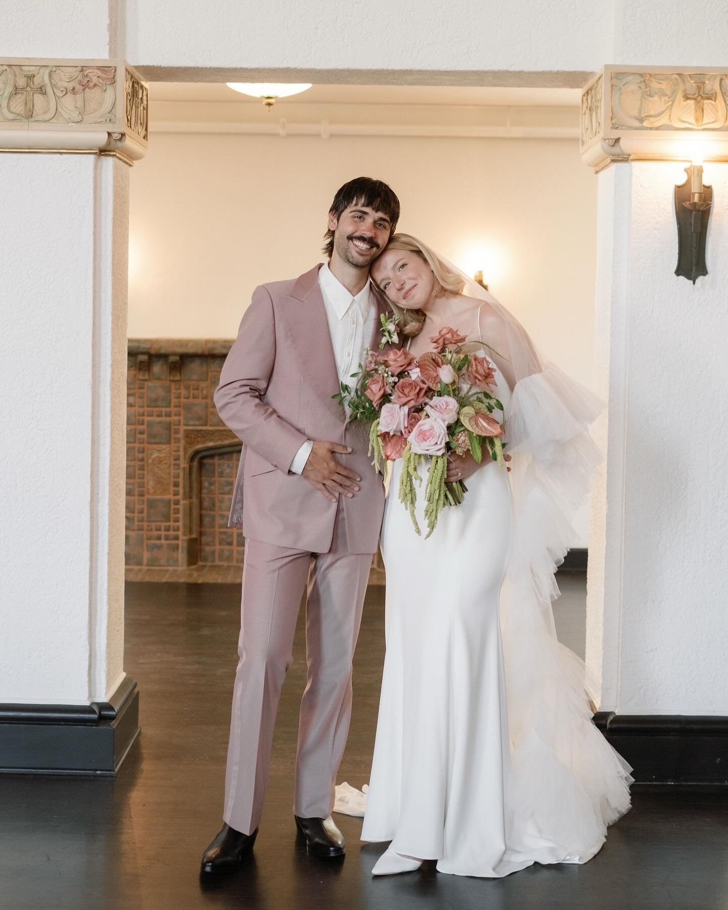 AAAAND A SUPER SPAM 🌸🌸🌸 more perfect ceremony moments from Kelsey and Sam&rsquo;s wedding day 🕯️⛪️🥀🕊️
.
.
.
#film #weddingsonfilm #35mm #portra400 #californiawedding #californiaweddingphotographer #losangelesweddingphotographer #laweddingphotog