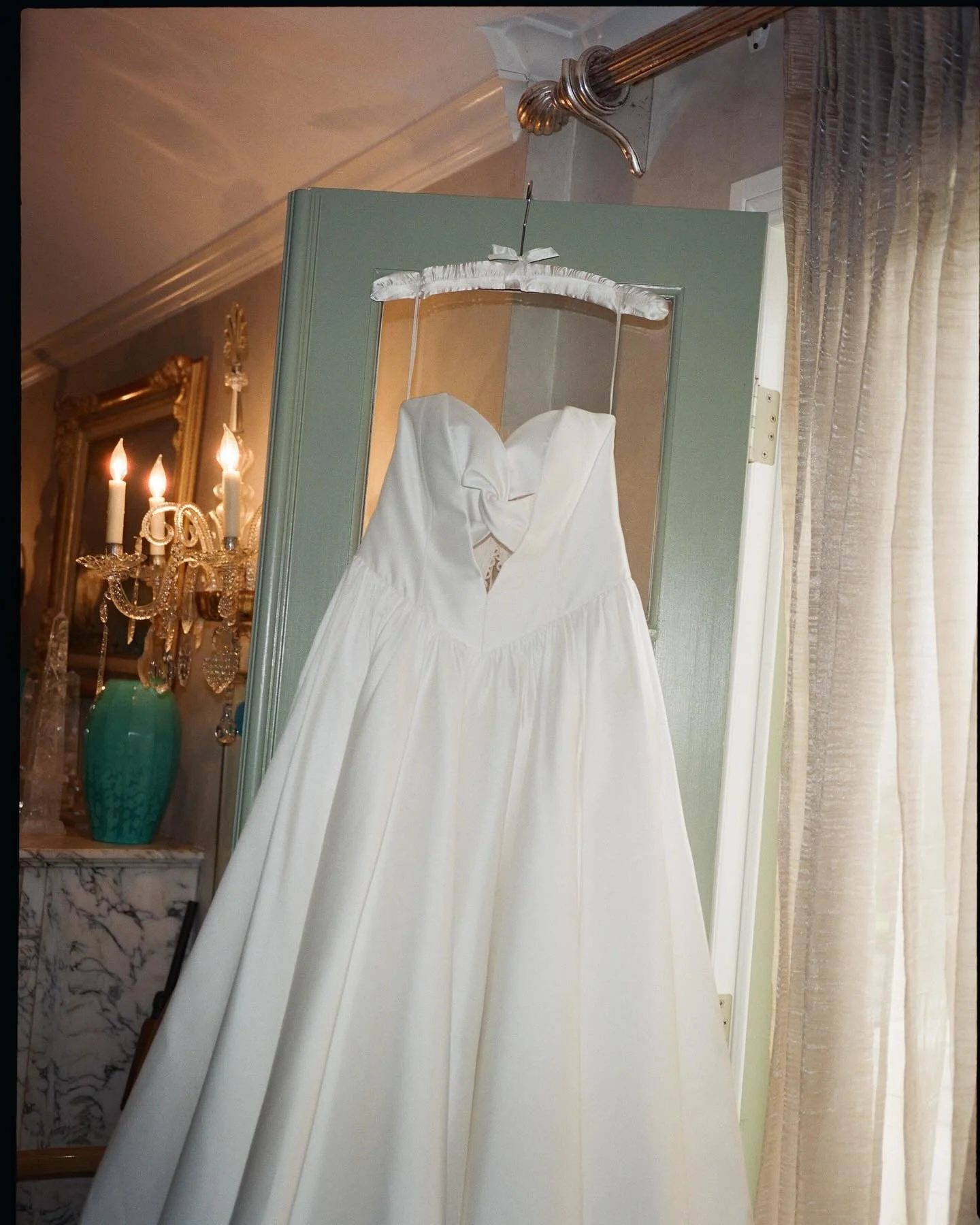 Getting ready with Marni on film amongst art-filled walls 🪄