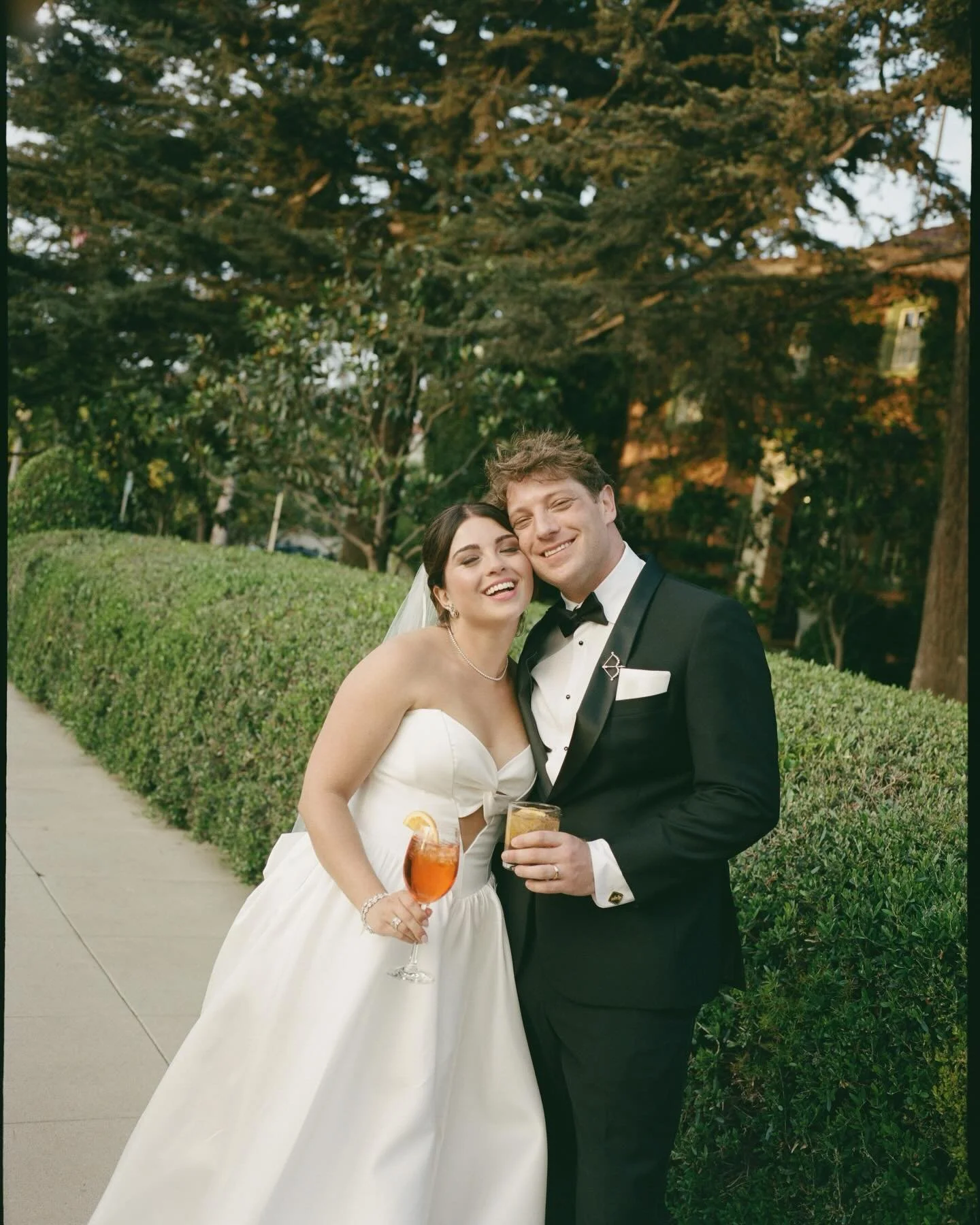 Favorite moments from the first half of Marni + Jack&rsquo;s wedding day 💘 It was a drizzly morning in Hancock Park. Marni and Jack got ready with friends in different rooms of the same house. One of the most GORGEOUS homes I&rsquo;ve ever seen rife