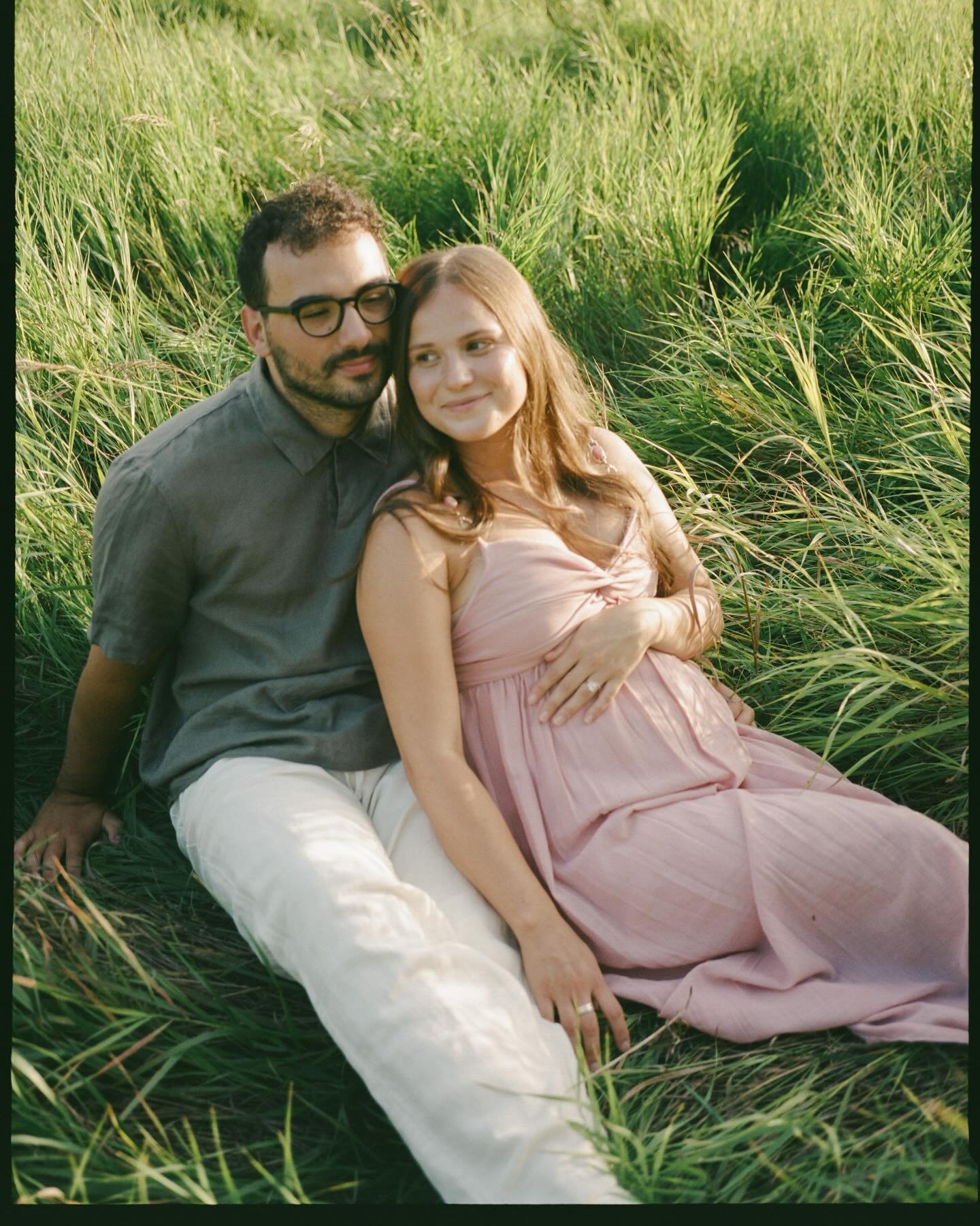Patrick + Daniela pregnant with baby Daphne last summer in Michigan 🌞

#maternitysession #familyphotos #filmphotographer #laphotographer #loveonfilm