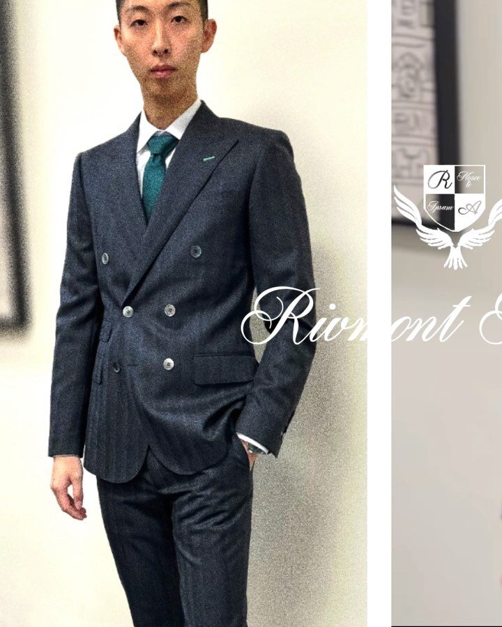 🎩
Mr. Baek embodies dapper Asian style in his Charcoal Wide Herringbone with Green Wide Pinstripes and Peak Lapel Double-Breasted Suit. @rivmont_official
.
#TailoredElegance #DapperKoreans #Pinstripes #DoubleBreasted #맞춤정장 #뉴욕맞춤복 #BringEleganceBack