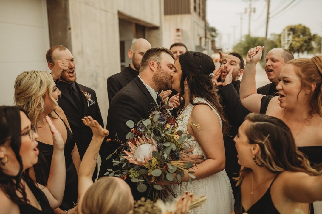 Everyone always says your wedding day flies by and it&rsquo;s so true! Don&rsquo;t forget to pause and take everything in, don&rsquo;t stress about the little things, and enjoy every moment of this happy day⁣​​​​​​​​​_________________________________
