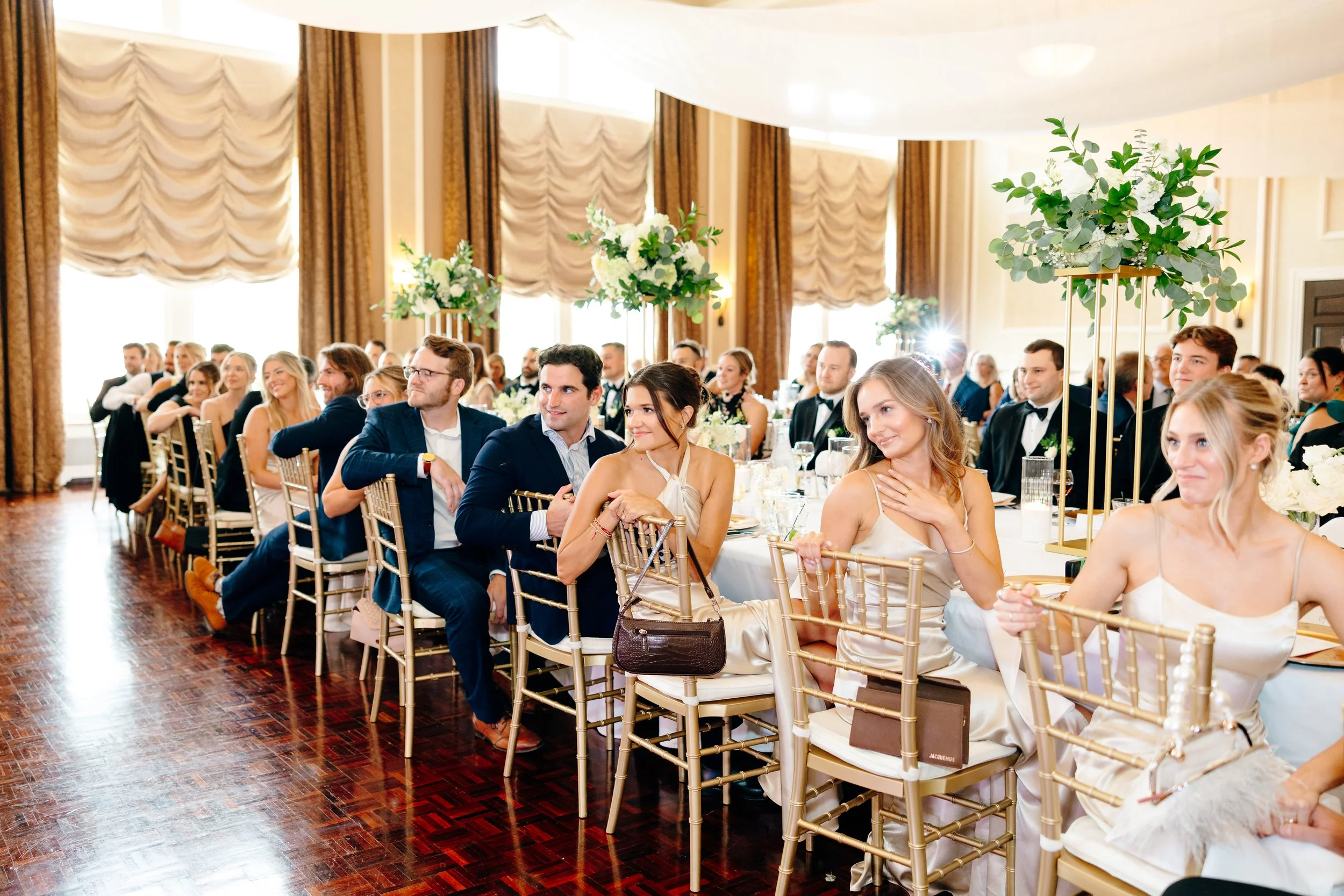 How to Keep Guests Entertained During Cocktail Hour