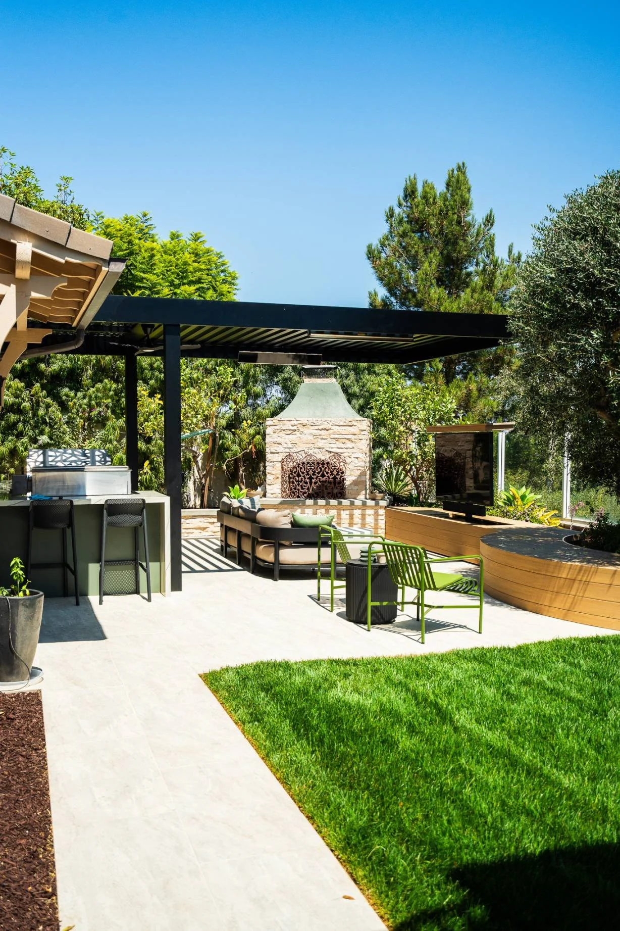 Modern 4K aluminum patio cover.jpg