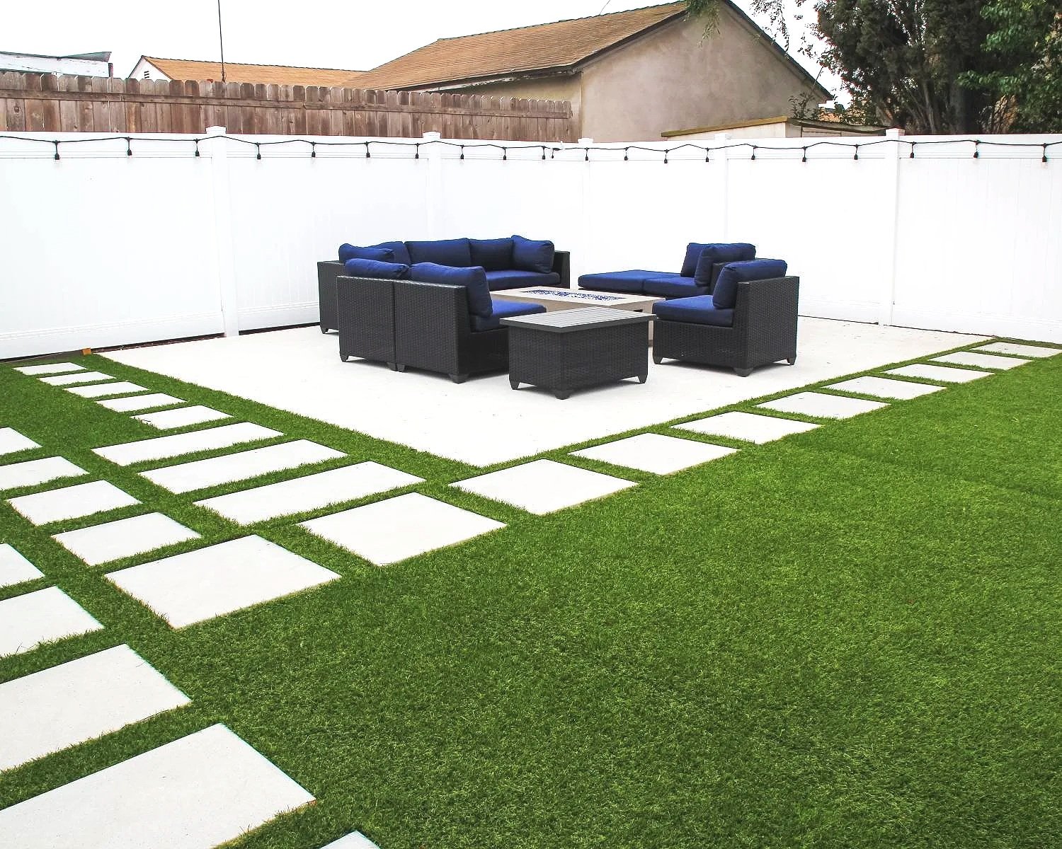 Modern-Concrete-and-rtificial-Turf-Back-Yard-Ideas.jpg