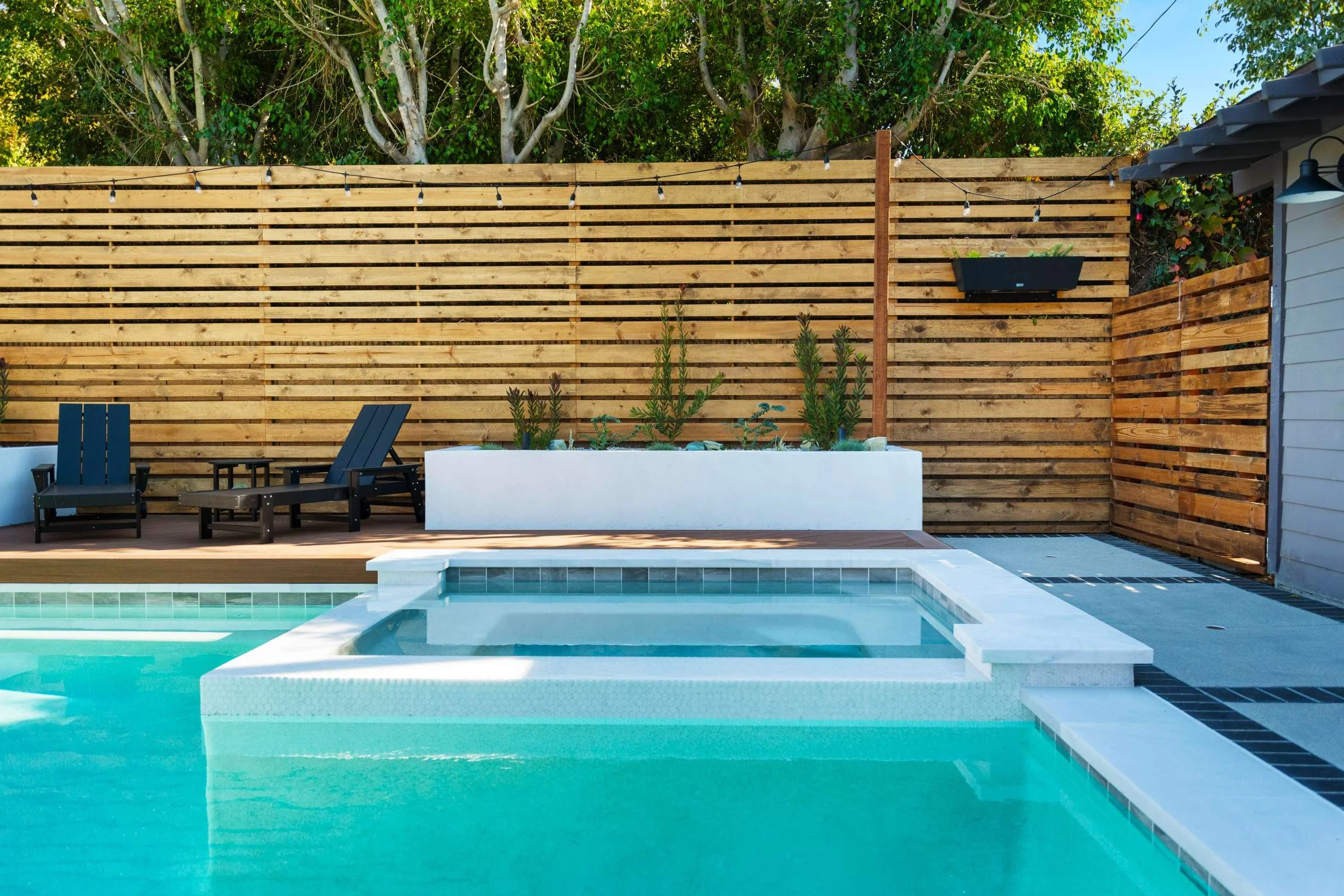 Outdoor-Pool-with-Modern-Smooth-Stucco-Planter-Design.jpg