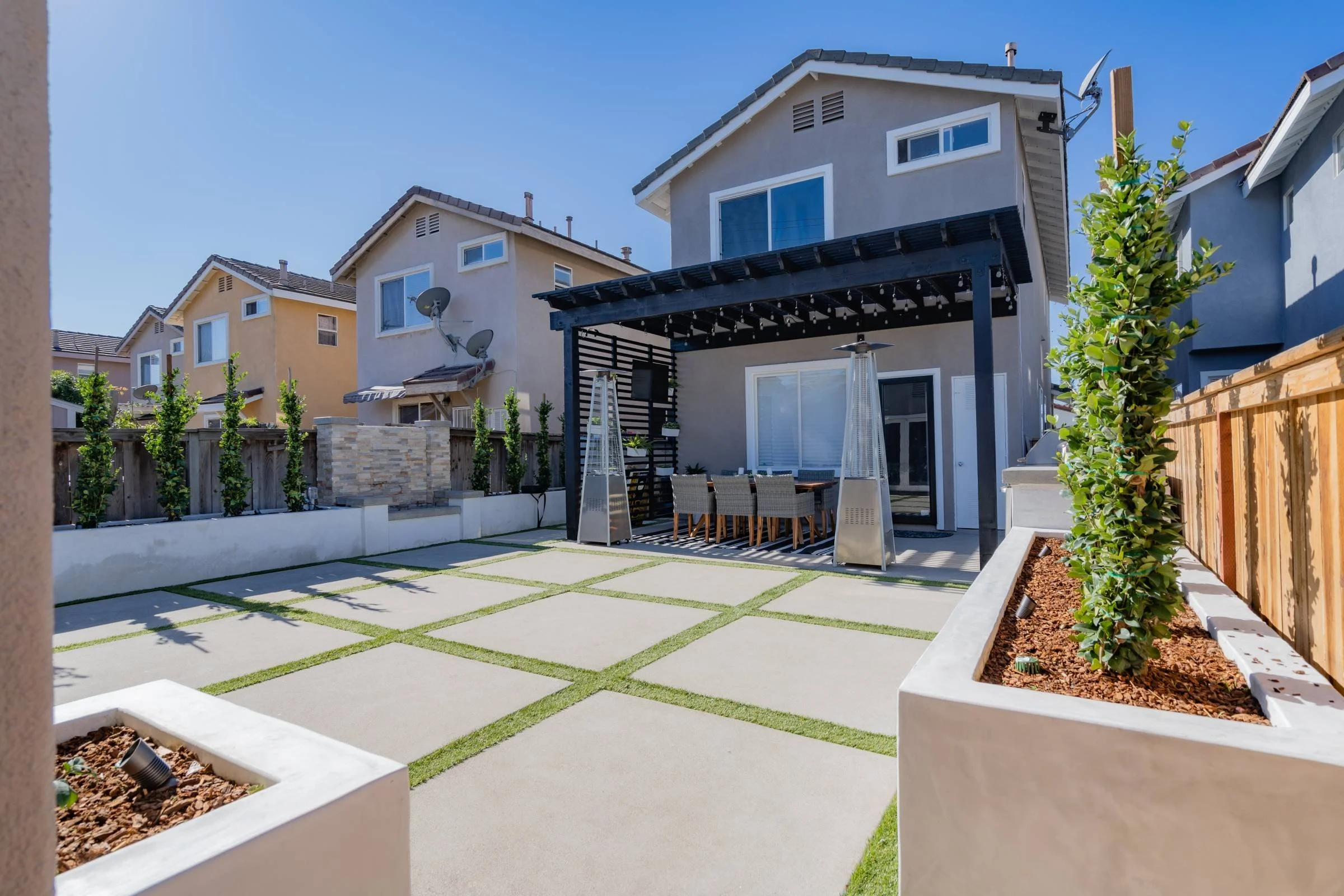 Modern-Backyard-Idea.jpg