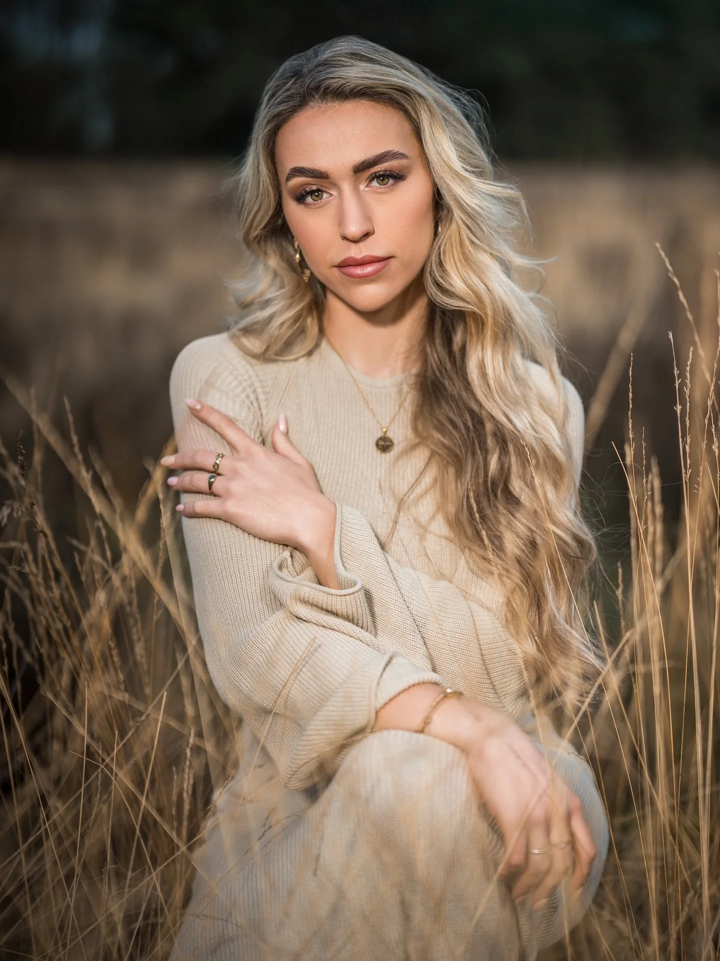 De kracht van jezelf durven zijn

Tijdens deze shoot draaide het niet alleen om &lsquo;mooie plaatjes&rsquo;, maar om zichtbaar durven zijn.

We gingen de natuur in. Een omgeving die helpt vertragen en verzachten. Daar ontstond ruimte voor wat er ech