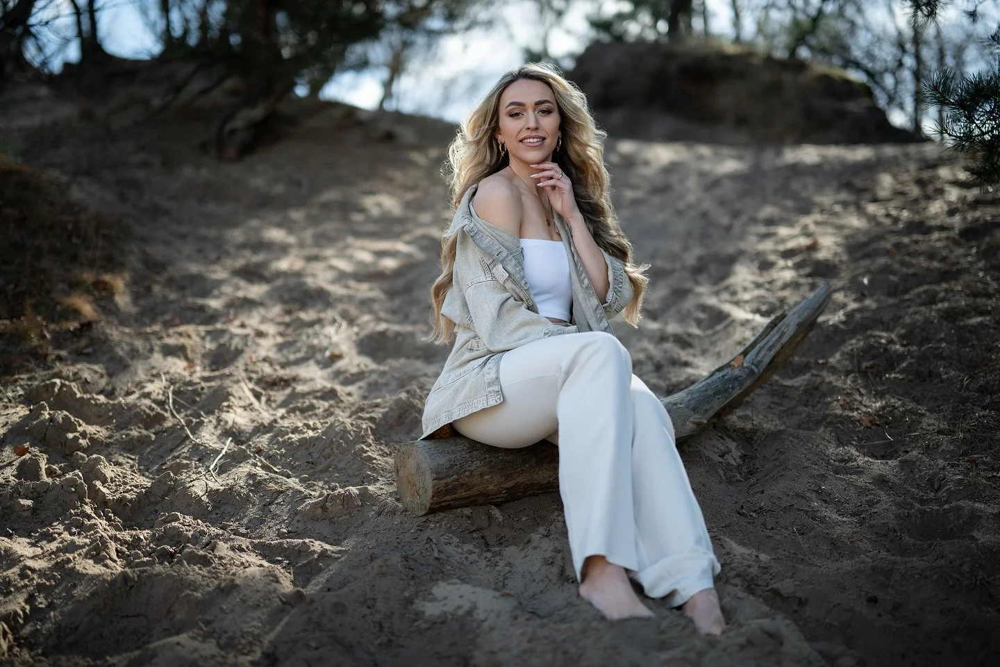 Toffe shoot met Maril&egrave;ne in een zandverstuiving. Mooi licht, interessante schaduwen &ndash; lekker gespeeld met wat het moment gaf! 📸 

#portraitphotography #portrait #portraitinnature #modelshoot #portretfotografie #natuurfotografie #modelfo