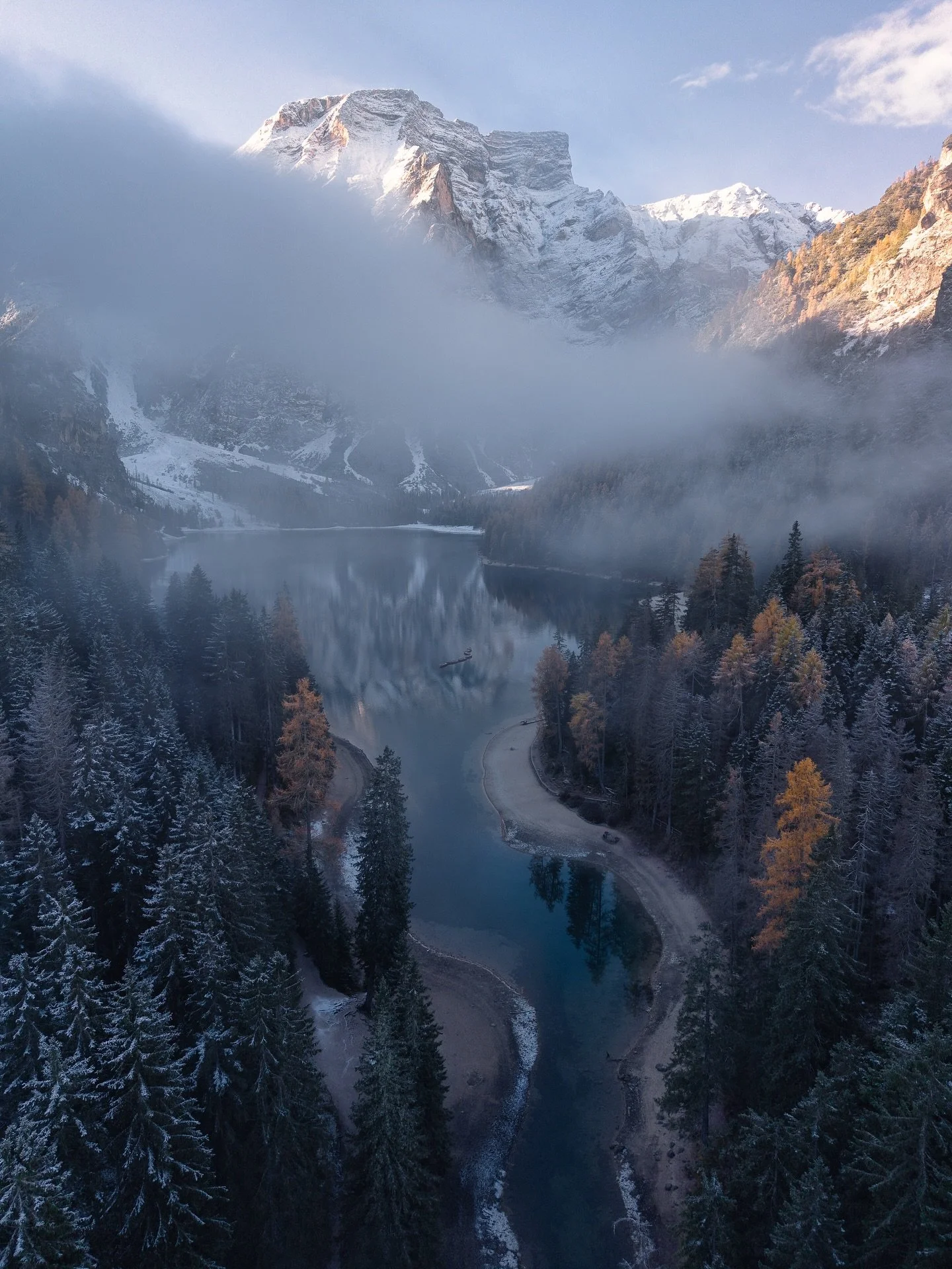 Mist, mountains, and magic in the air. ❄️🏔️

Save this for your next adventure! 😍

ℹ️ DJI Mini 5 pro

#dji #1x #landscapephotography #natuurfotografie #natgeoyourshot #discoveryearth #dolomiti #visitdolomites #chasinglight #mistymorning #mountainsp