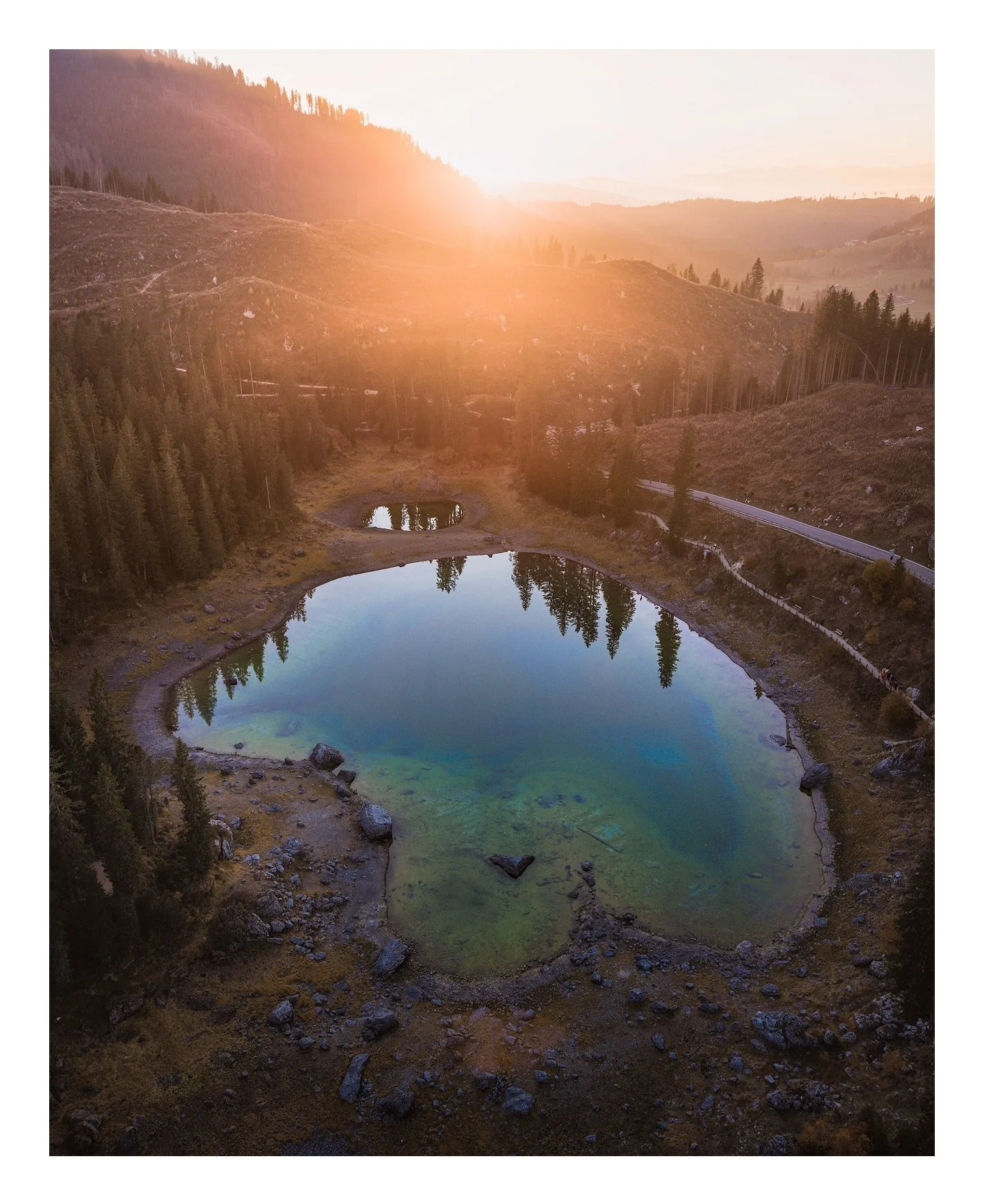 Golden light welcomes the Italian evening 🌞 

ℹ️ DJI Mini 5 Pro

#landscapephotography #italia #natureatitsbest