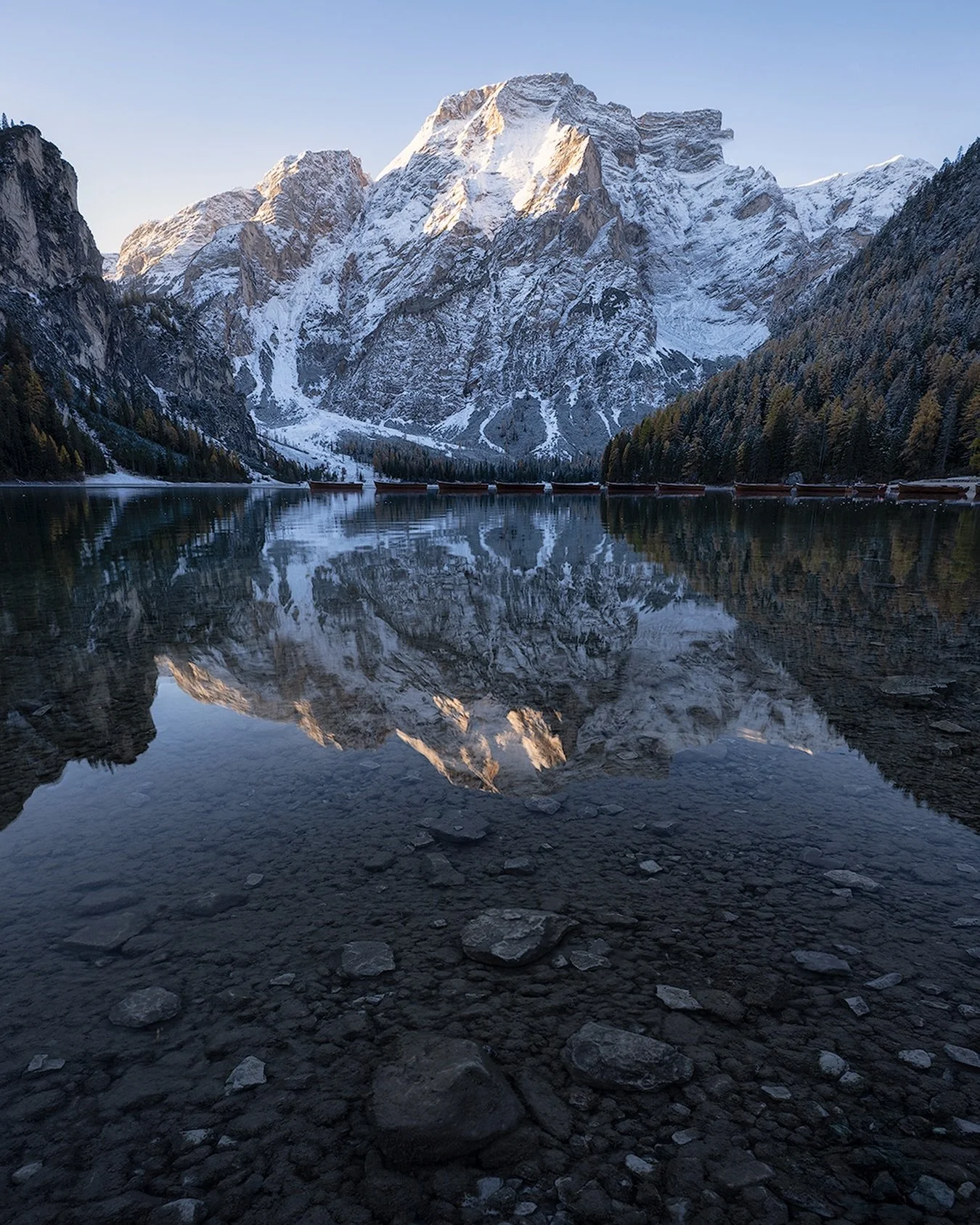 Sunrise over Lago di Braies 🏔️ 

ℹ️ Nikon Z8 &bull; Nikon Z 14-24mm f/2.8 S

@nikonnl #NikonNL