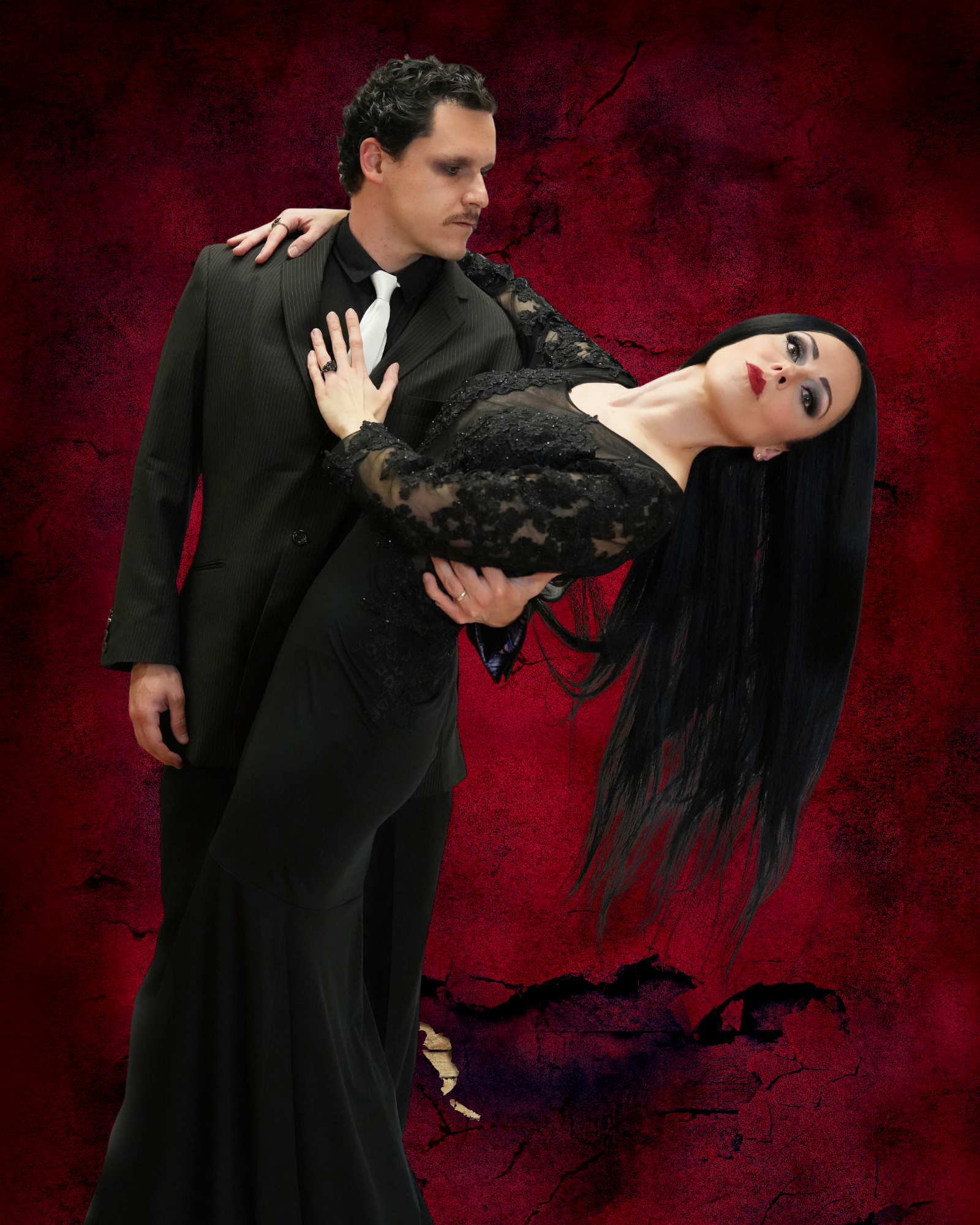 Morticia (Shelly McDowell) Gomez (Phillip Leyva) Dip.png