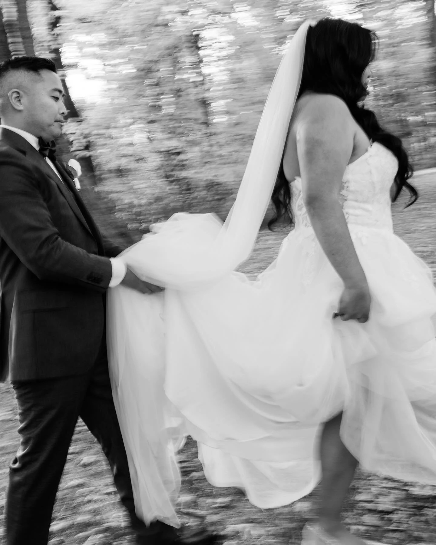 Some faves from Karen and Justin&rsquo;s fall wedding last month. What&rsquo;s a Filipino wedding without the money dance and dancing otso otso??? 😆

#weddingphotography #torontowedding #torontophotographer #torontoweddingphotographer
