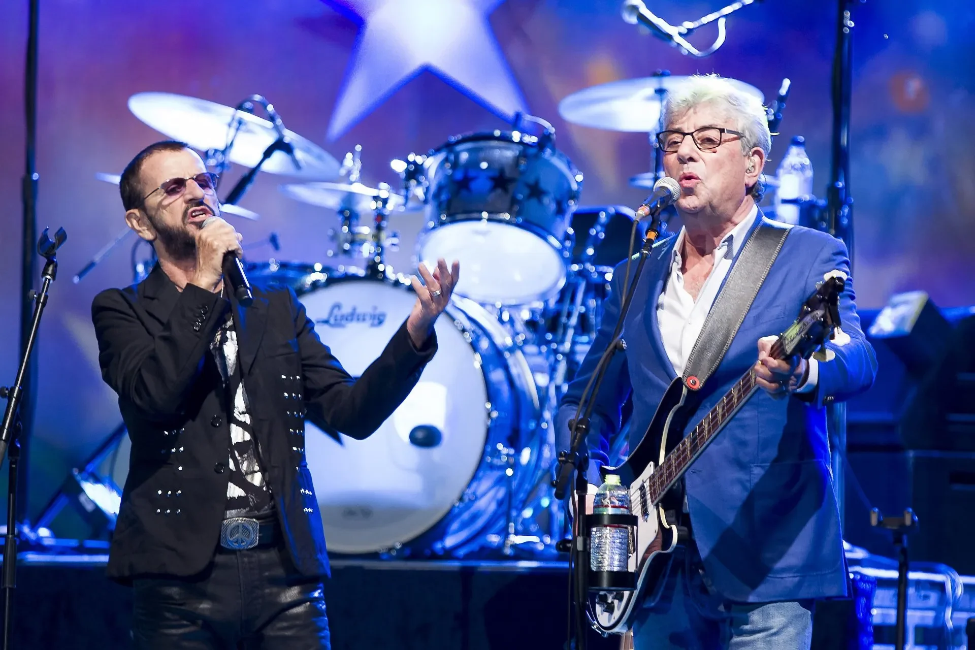 10cc+-+Graham+Gouldman+-+Ringo+Starr+(L)+at+The+Greek+Theatre+LA+20-09-18+18-dfbfab17-1920w.webp