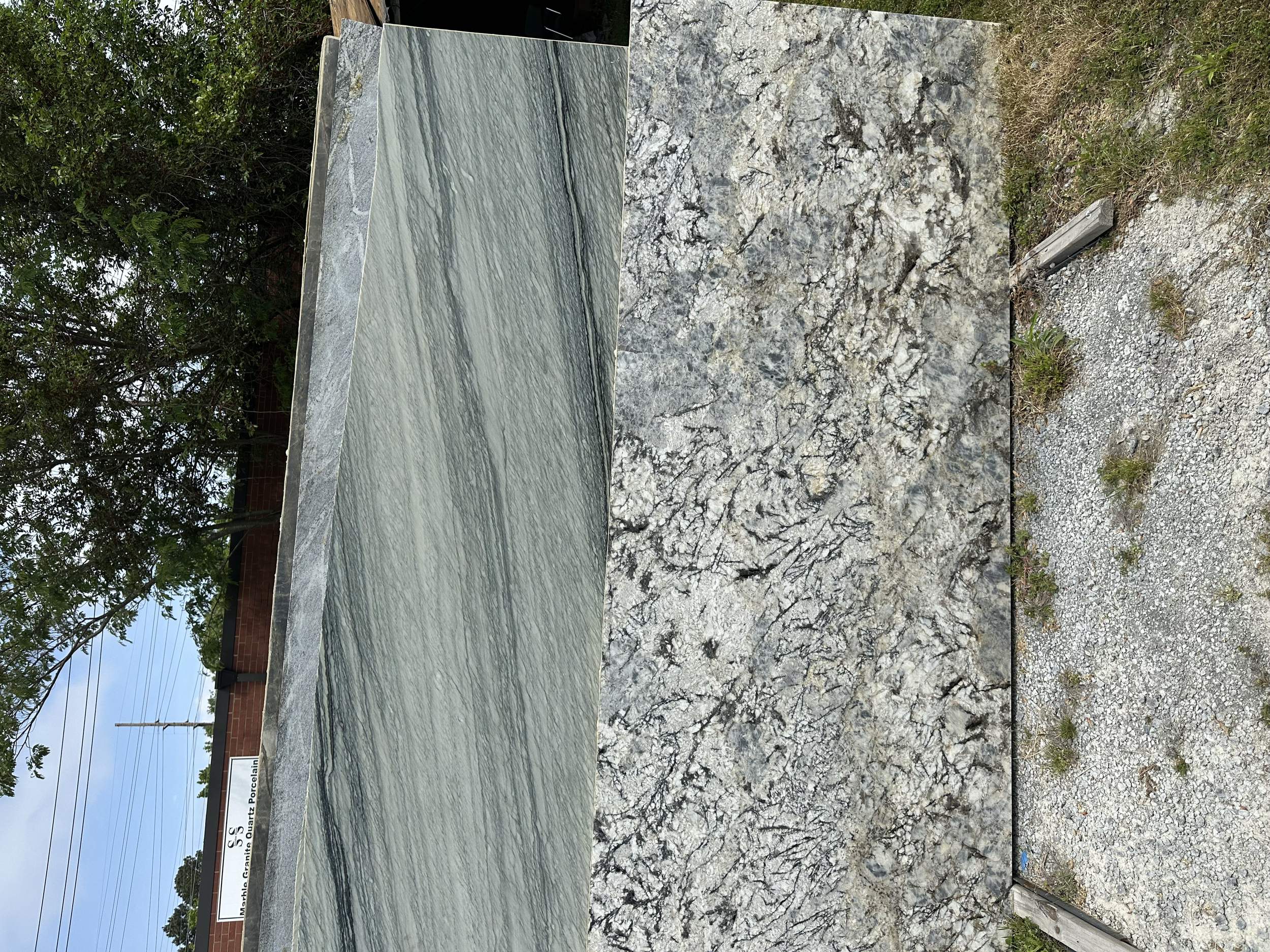 Glacier White
121 x 46