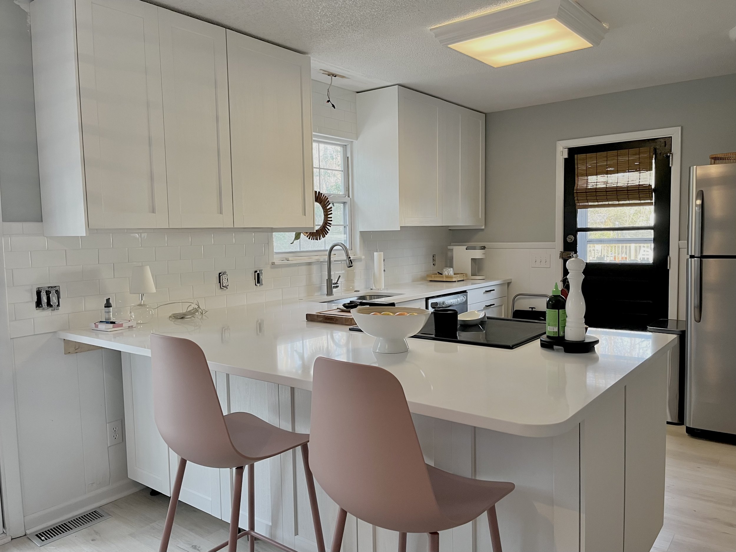 Light natural stone countertop project by Sondos Stone