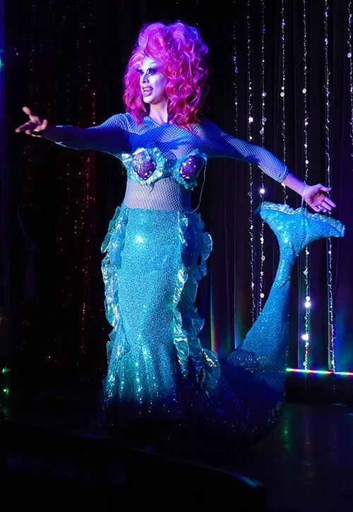 Lips New York City Dinner, Drinks & Drag Shows!