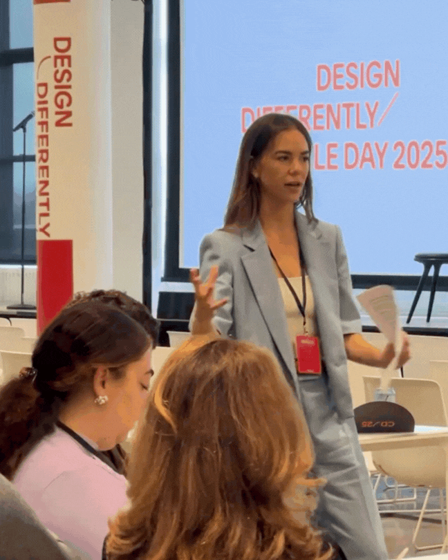 Louise Everarts de Velp presenting at Circle Day 2025 at Squarespace headquarters on the topic of project management