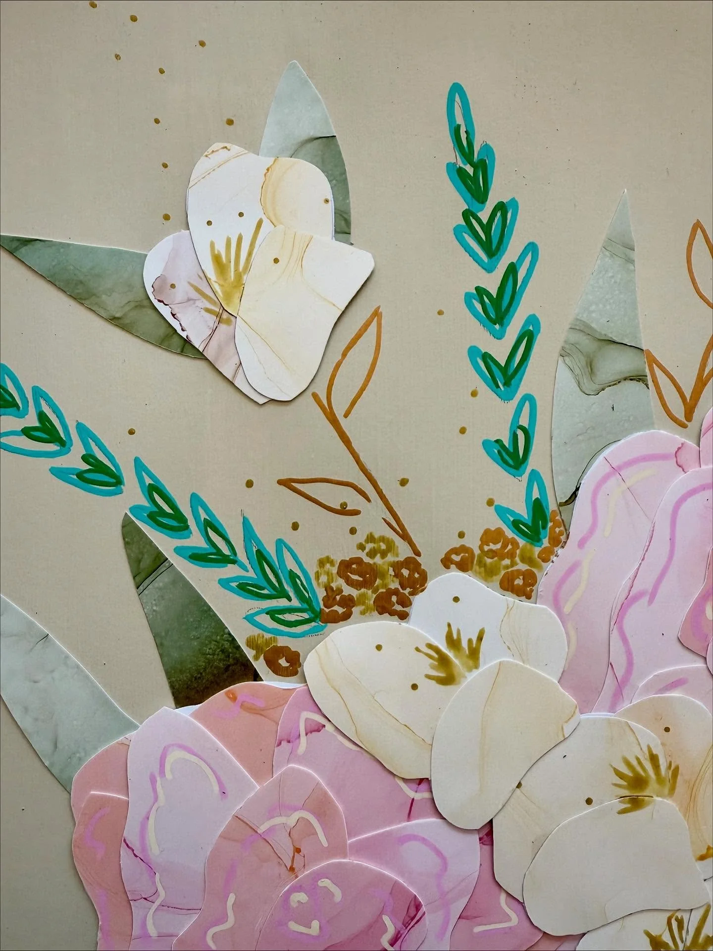 A moment for these details 🌸✨

#NatalieJayneArt #AlcoholInkCollageArt #BouquetArt #CloseUp #PrettyDetails #CloseUpMagic #FloralCollageArt