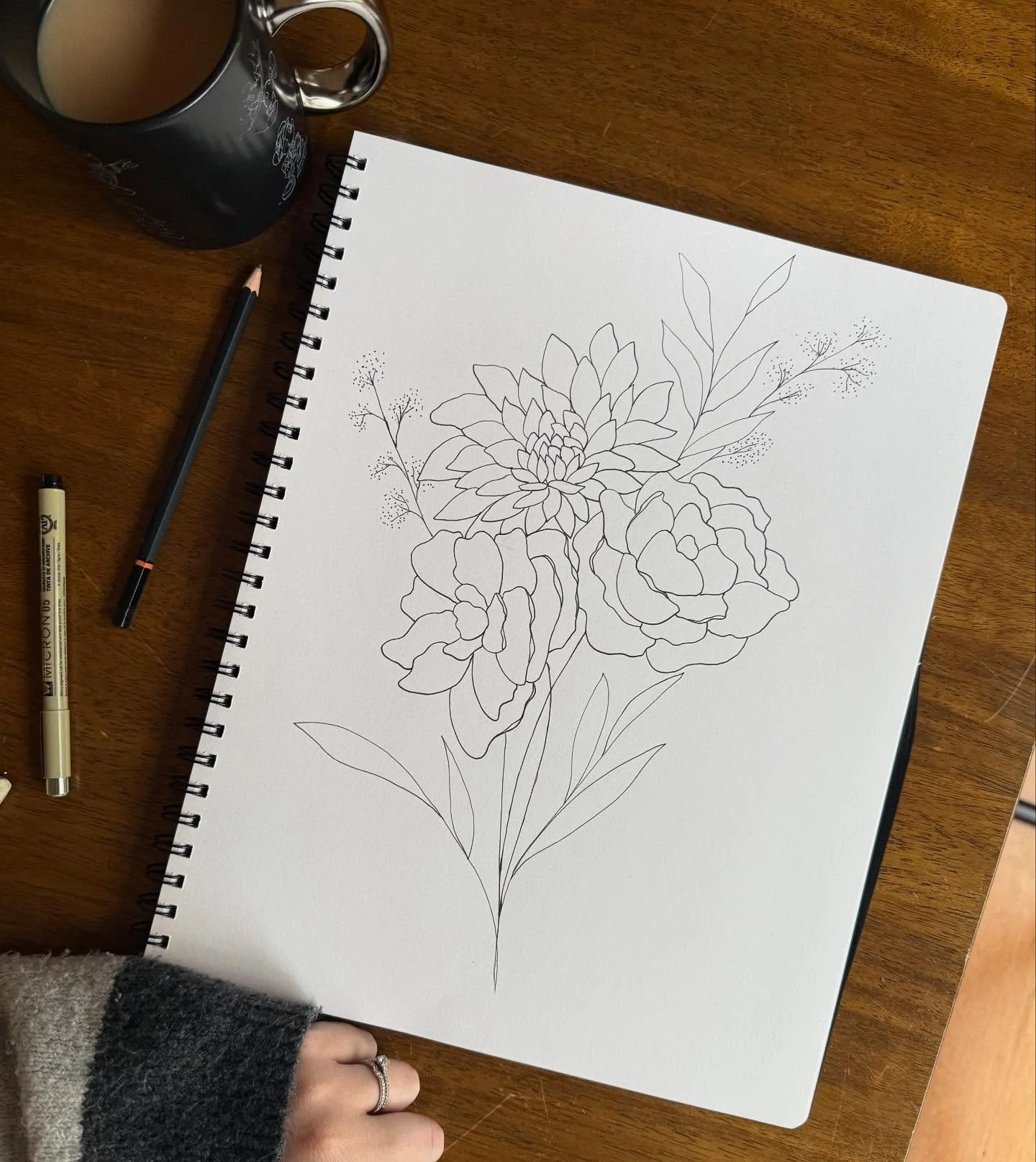 There&rsquo;s something that&rsquo;s a bit magical about that quiet time before the house wakes up and it&rsquo;s just me, my cup of tea and my sketch book. 💖
This morning I&rsquo;ve been sketching a pretty peony and chrysanthemum bouquet that&rsquo