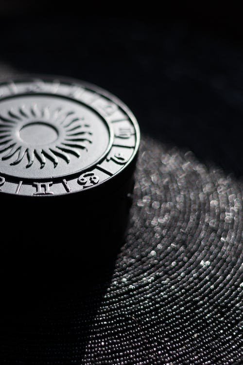 free-photo-of-close-up-of-a-black-container.jpeg