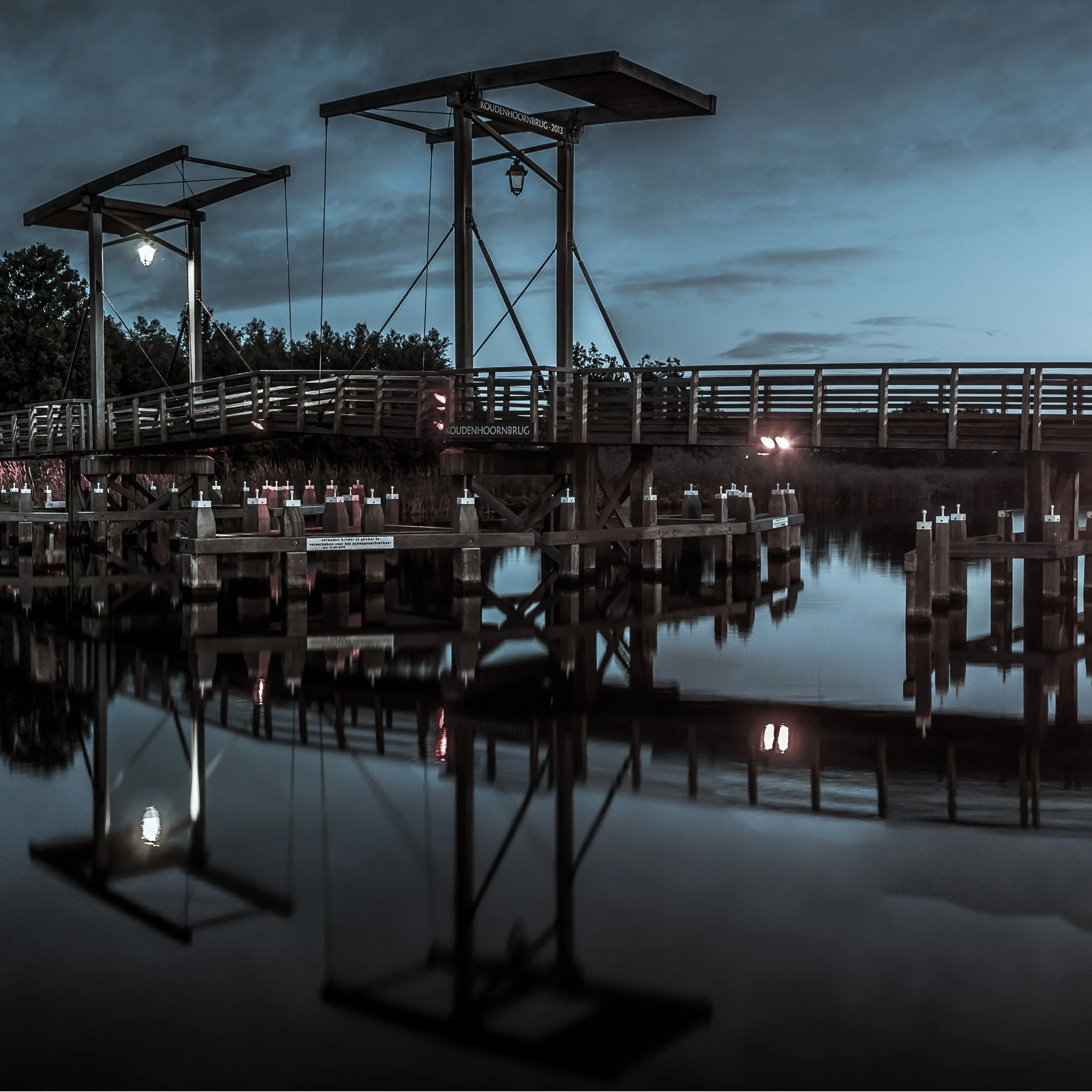 Song Review/ Fusion : Outside Pedestrian’s ‘Drawbridge’