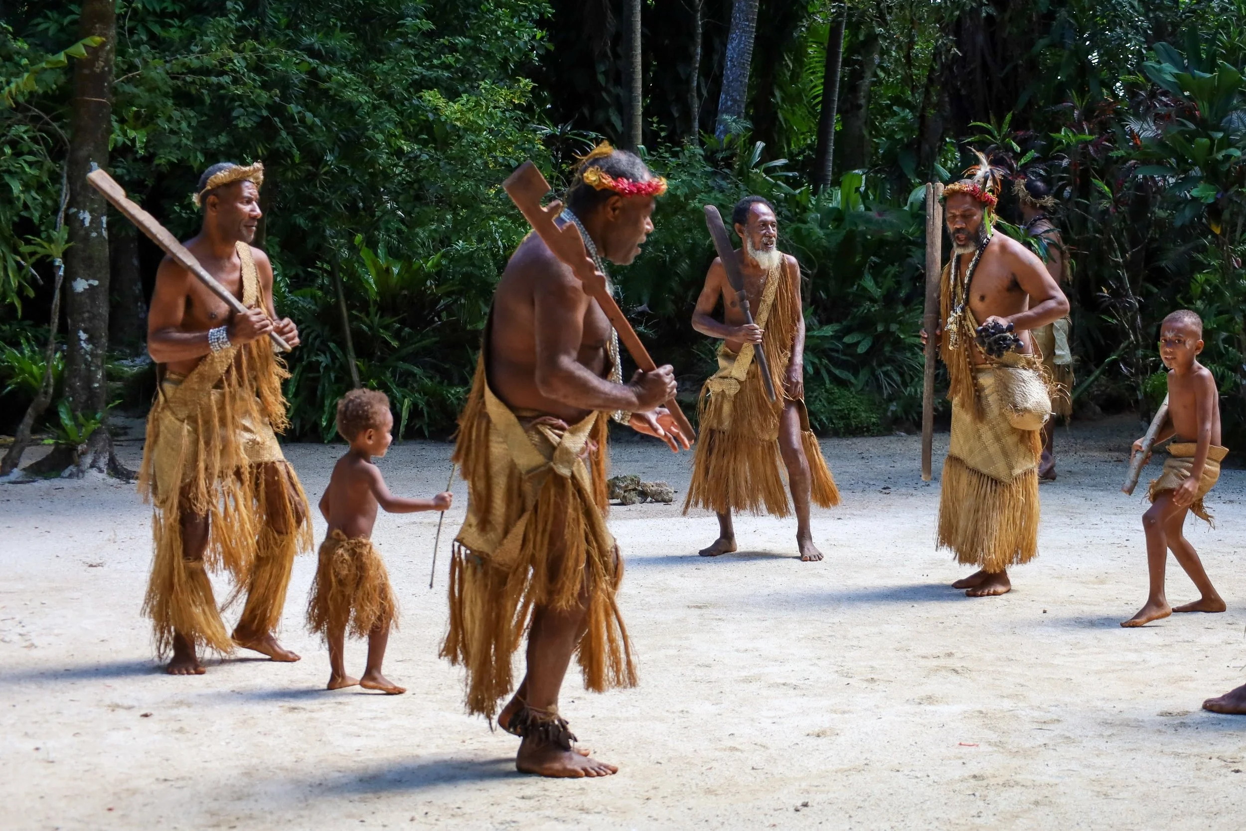 One of my favourite things about travelling is learning why people do things, and I learned so much here at Ekasup Cultural Village in Vanuatu&hellip; from family dynamics to natural medicine, traditions, and how they prepare for cyclones. 

If you c