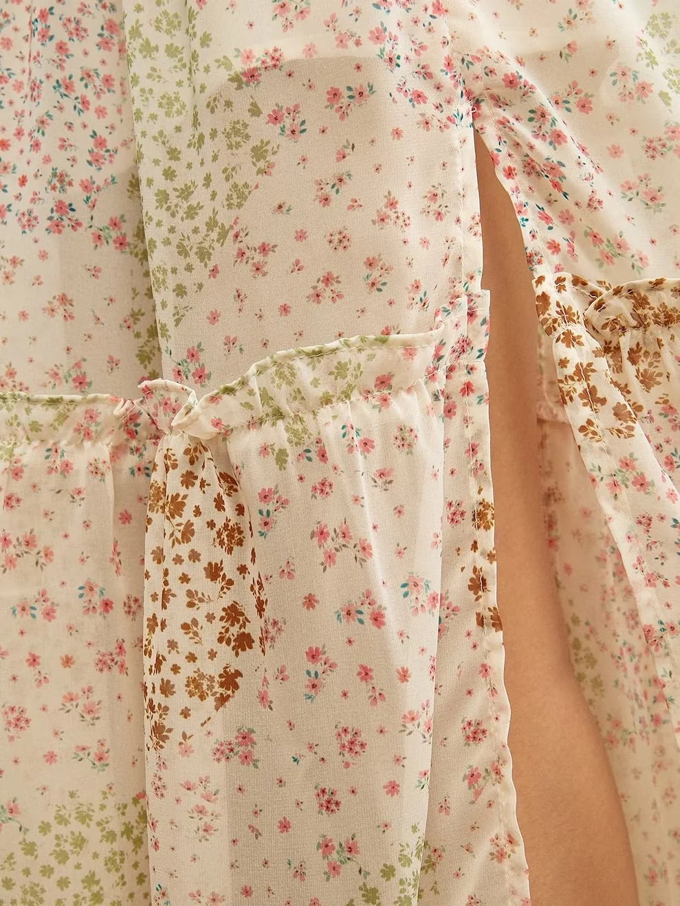 PATCH FLORAL DITSY PRINT DESIGN BY LAURA ORTIZ.jpg