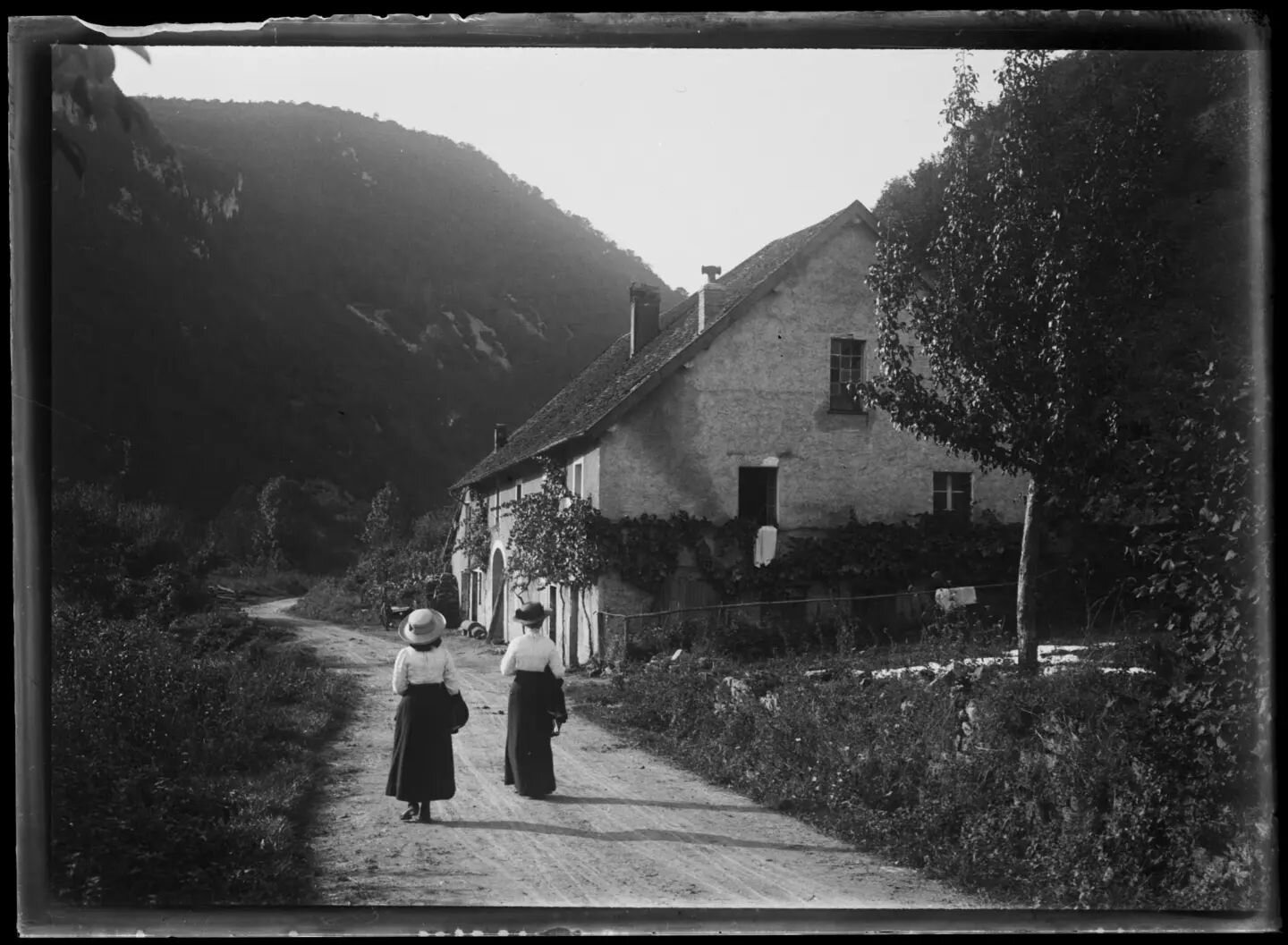 Been about a million years since I last posted. Life has been very busy!

Here's a beautiful glass plate from a box of french glass plates that I digitised. Blog about it in my bio. 

#glassplatenegative #analogphotography #france #1914 #dryplatephot