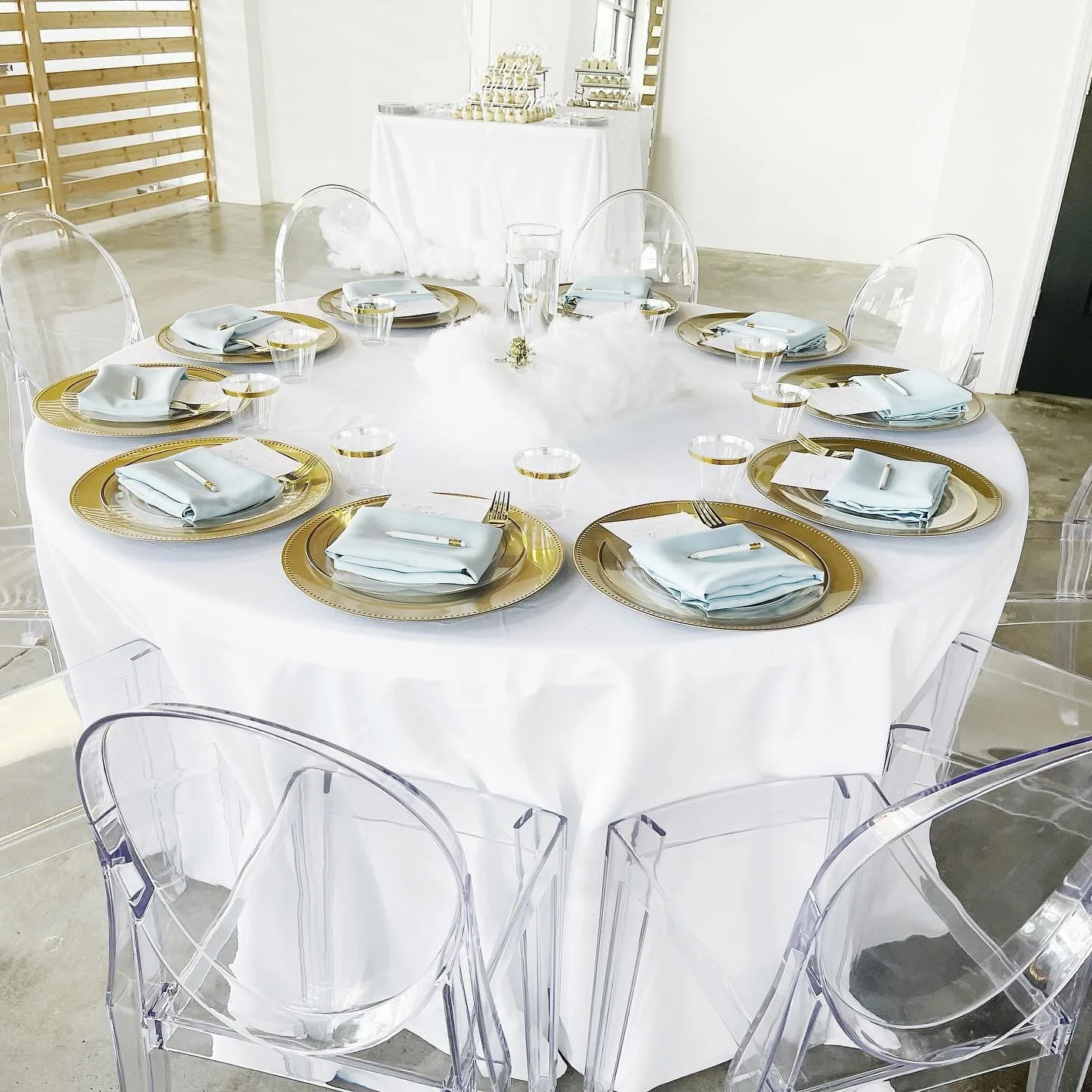 Dear baby Mars, you are loved to the galaxies and back. We know it 🥹🌙☁️💫

Dessert: @sweetnsassytreatsnc
Coordinator: @only1keesh
Welcome Sign: @brandillycg

#eventvenue #babyshower #weddingreception #raleighweddings #raleighevents