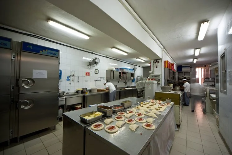 Quanto Deve Essere Grande la Cucina di un Bar?