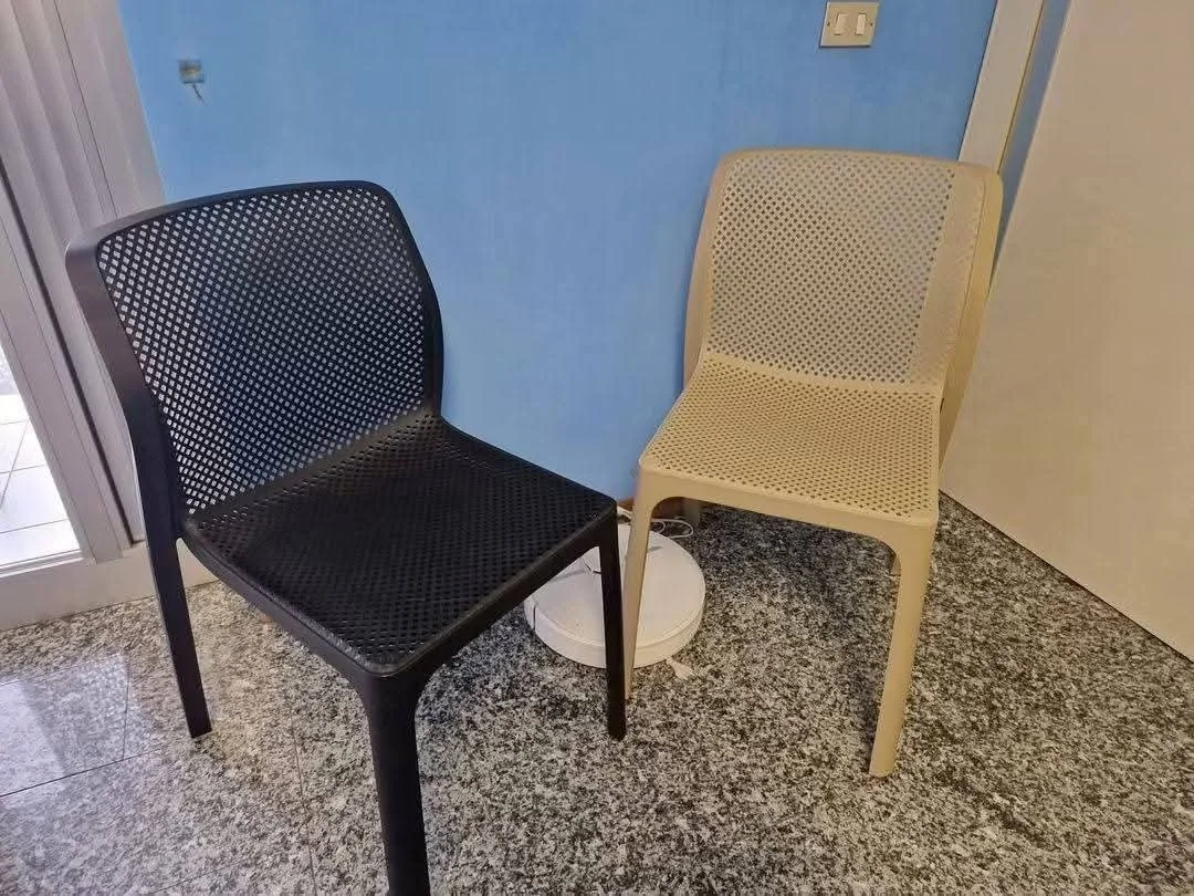 Sedia polipropilene FORI a stock nera o tortora.jpeg