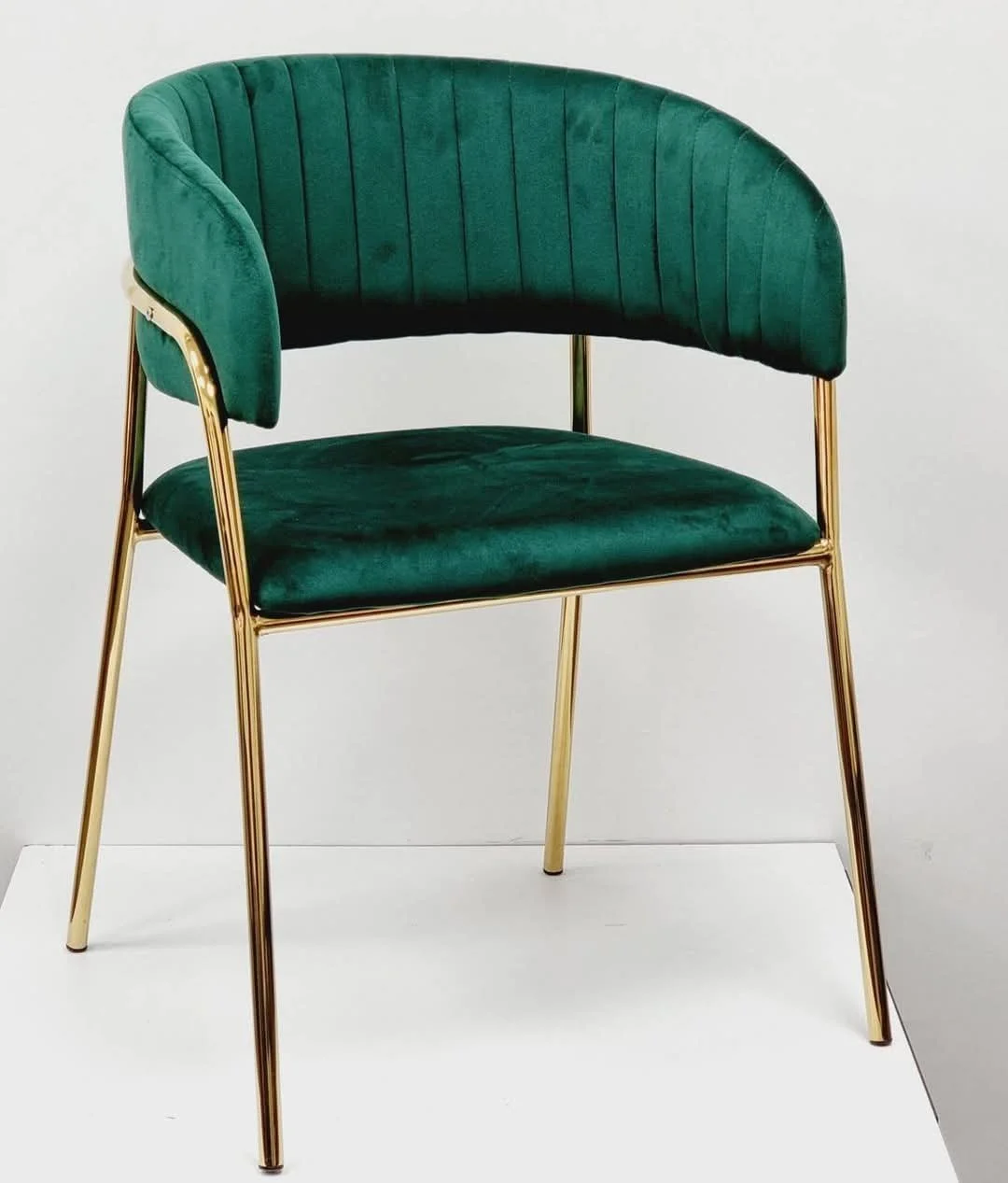 Poltrona imbottita vari colori.jpg
