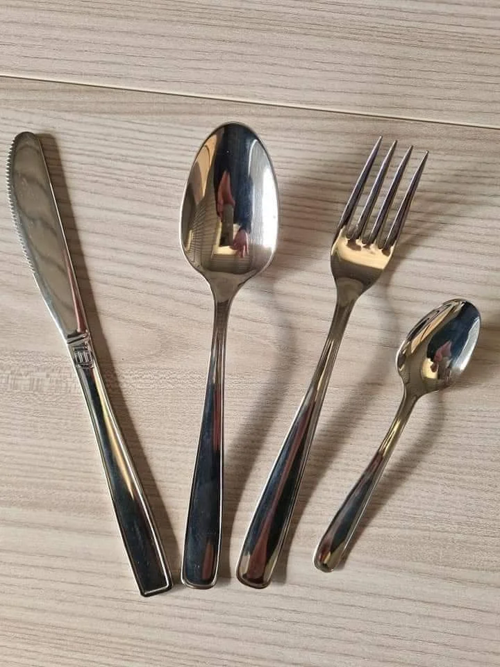 Set 4 posate in acciaio inox NUOVE per RISTORAZIONE PROFESSIONALE al prezzo di 3,90 euro più iva